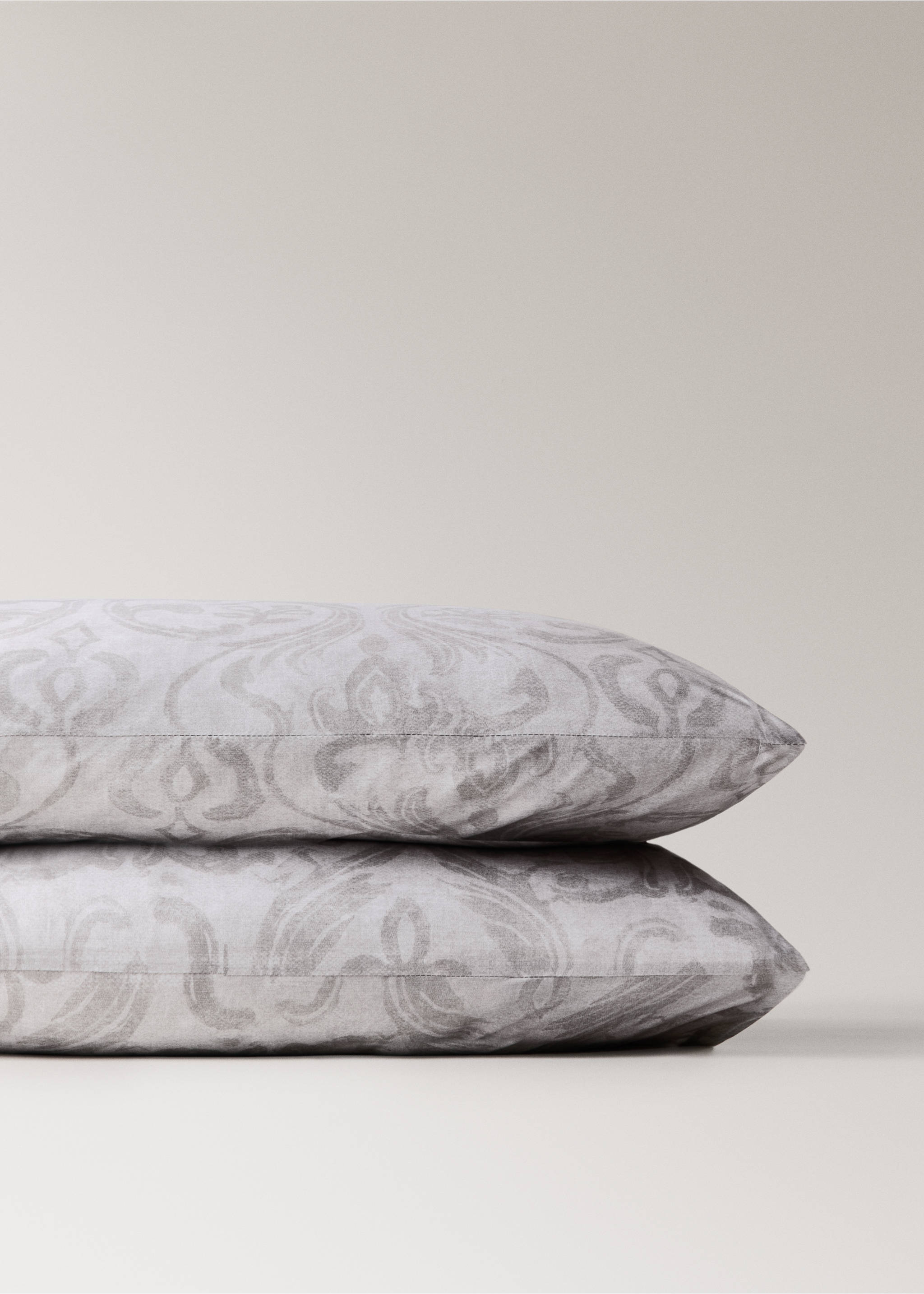 Two floral print pillowcases 50x75cm - Details of the article 3, Sand. Ref: 37022976-00.