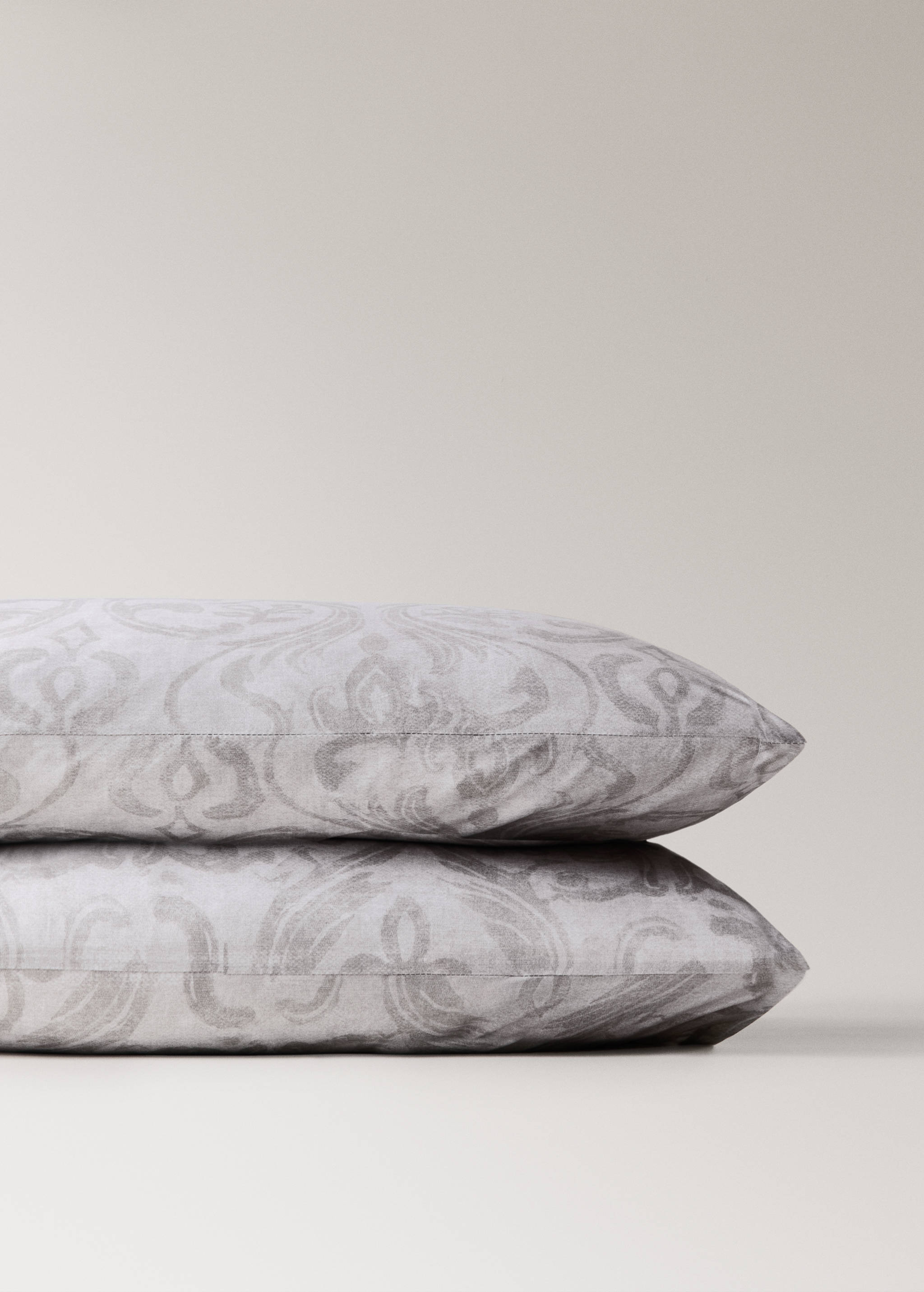 Two floral print pillowcases 50x75cm - Details of the article 3