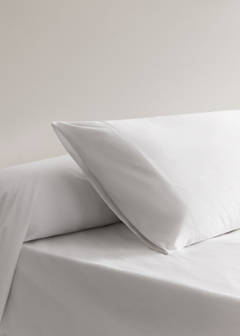 Two 300-thread-count percale cotton pillowcases with piping detail, 50 x 75 cm — White 1