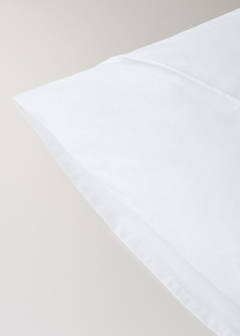 Two 300-thread-count percale cotton pillowcases with piping detail, 50 x 75 cm — White 2