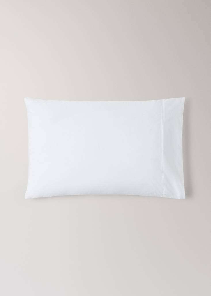 Two 300-thread-count percale cotton pillowcases with piping detail, 50 x 75 cm — White