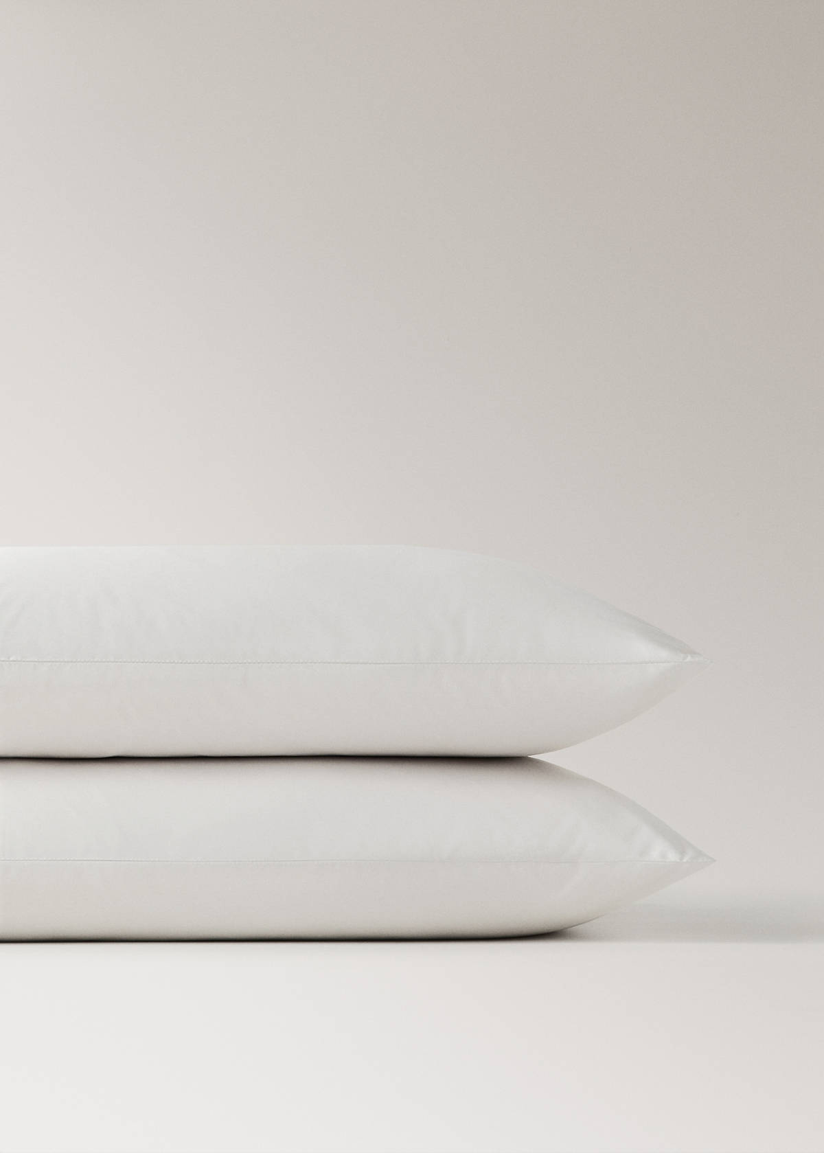 Two 300-thread-count percale cotton pillowcases with piping detail, 50 x 75 cm — Sand