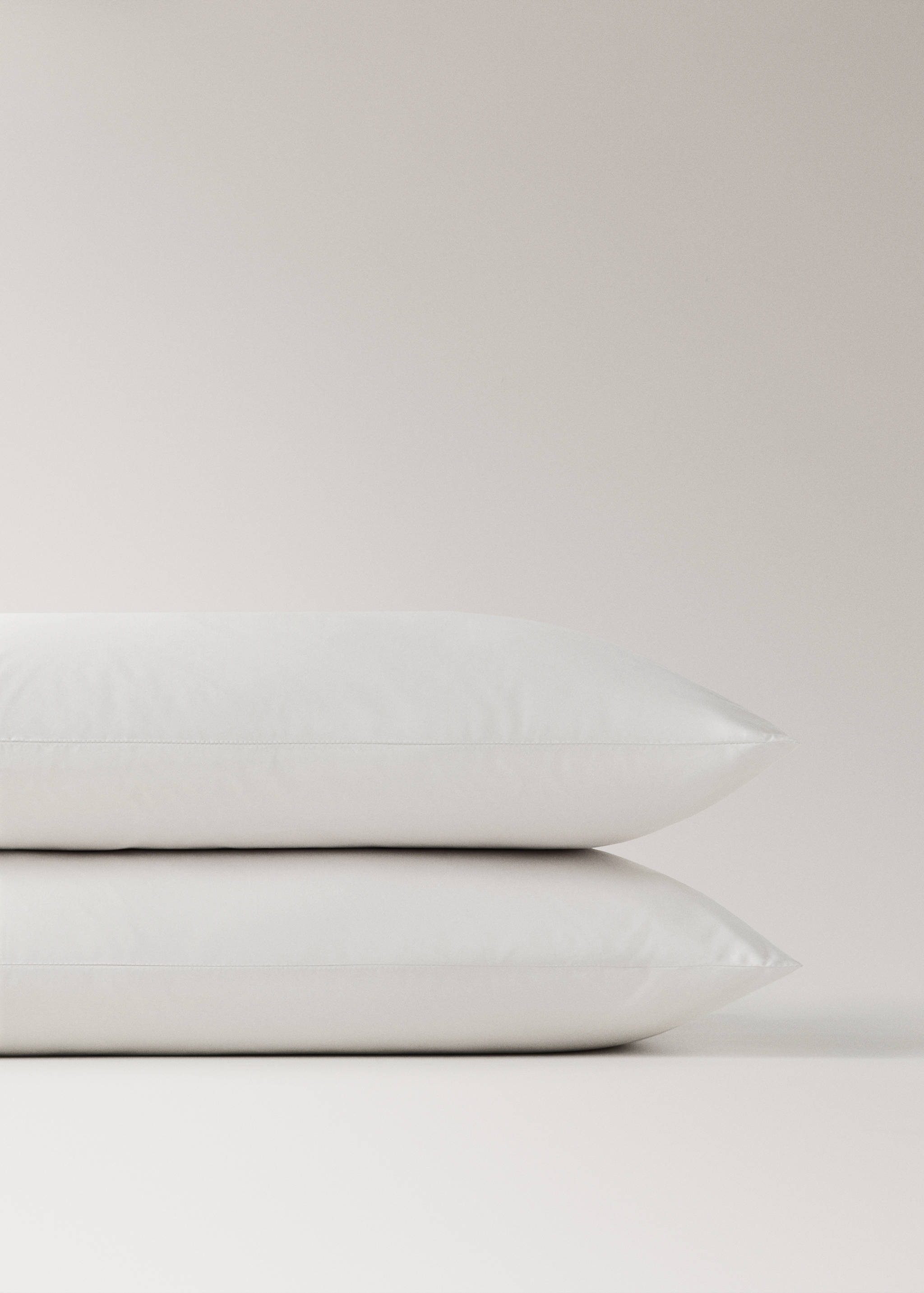 Two 300-thread-count percale cotton pillowcases with piping detail, 50 x 75 cm - Details of the article 2