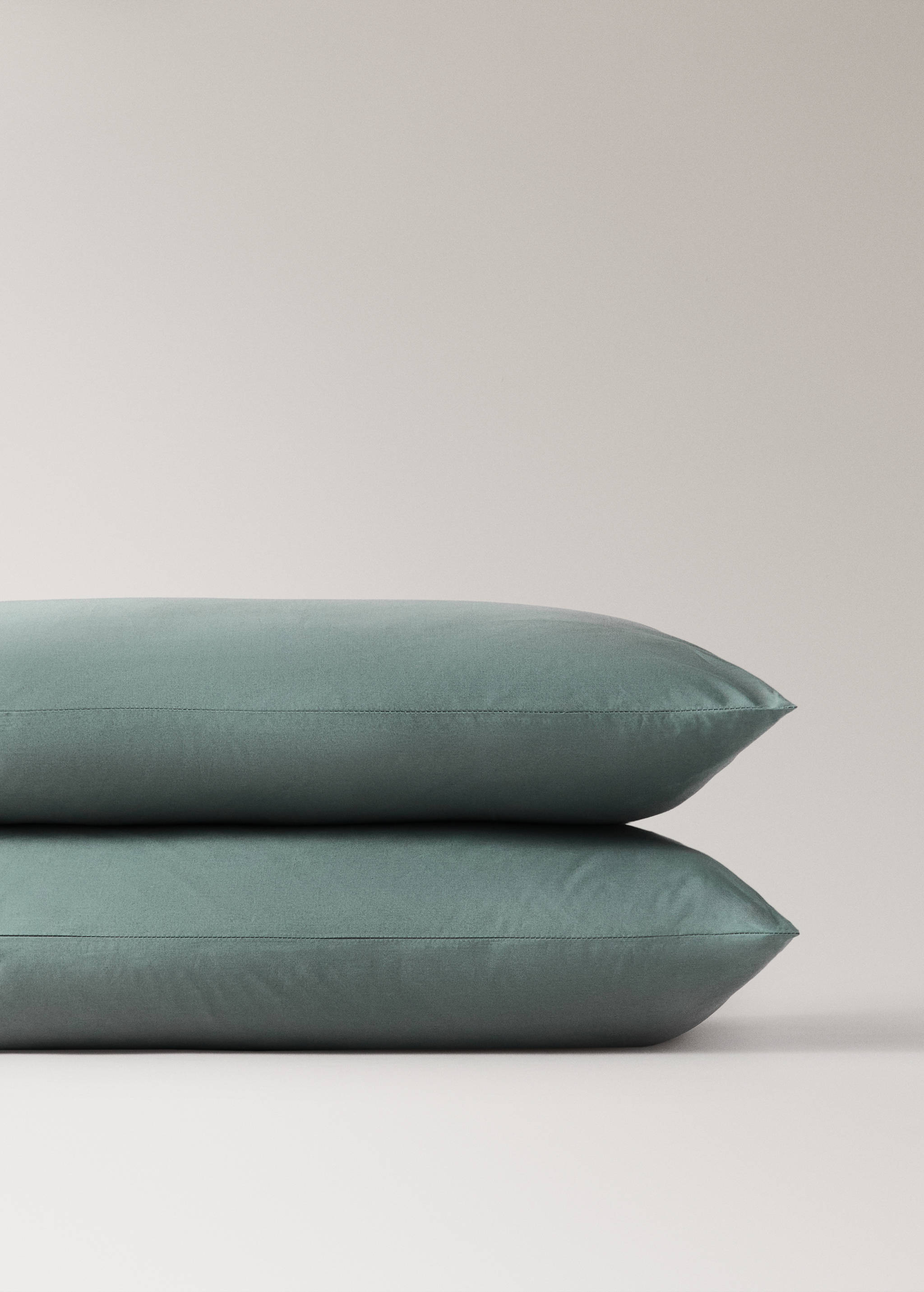 Two 300-thread-count percale cotton pillowcases with piping detail, 50 x 75 cm - Details of the article 2