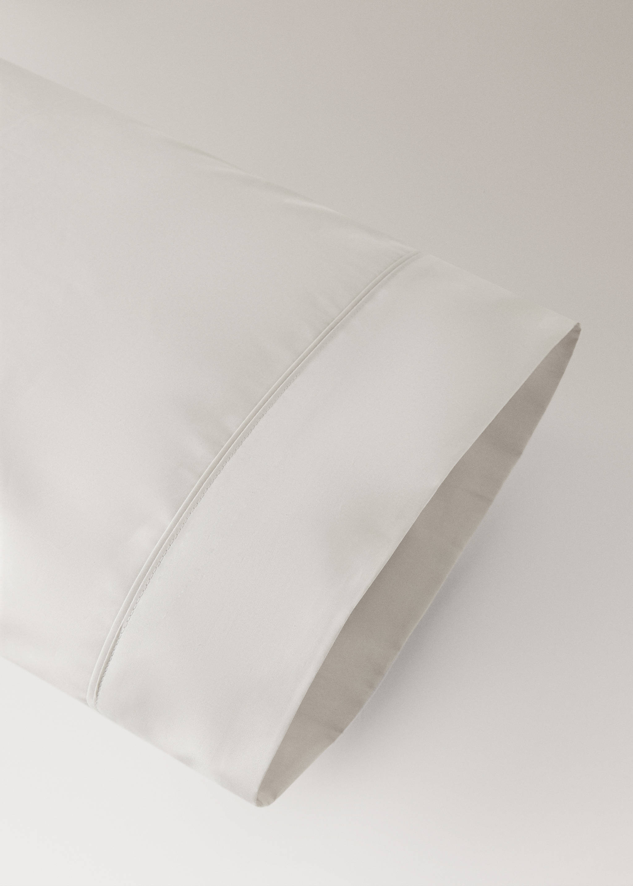 300-thread-count cotton percale pillowcase with piping detail, 45 x 110 cm - Details of the article 2
