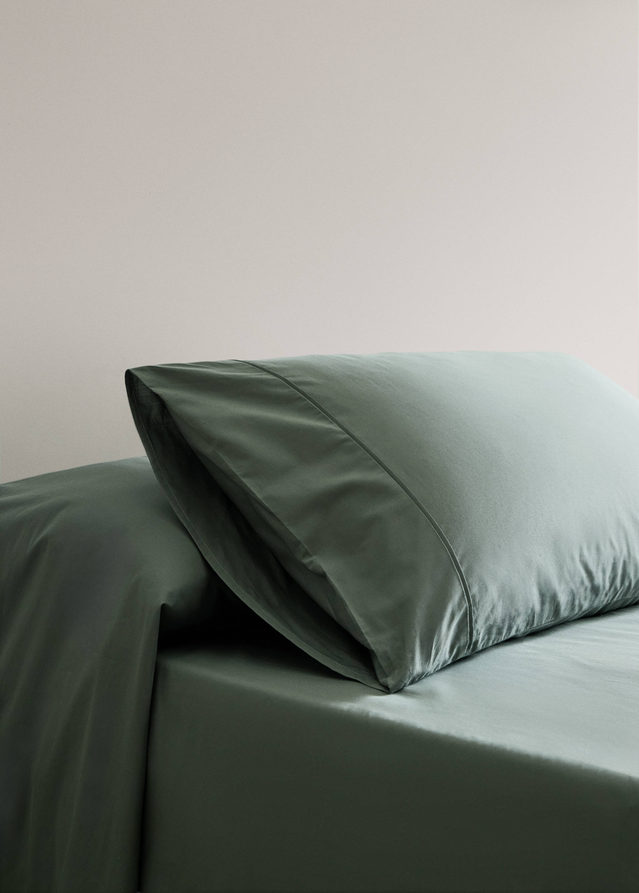 300-thread-count cotton percale pillowcase with piping detail, 45 x 110 cm - General plane