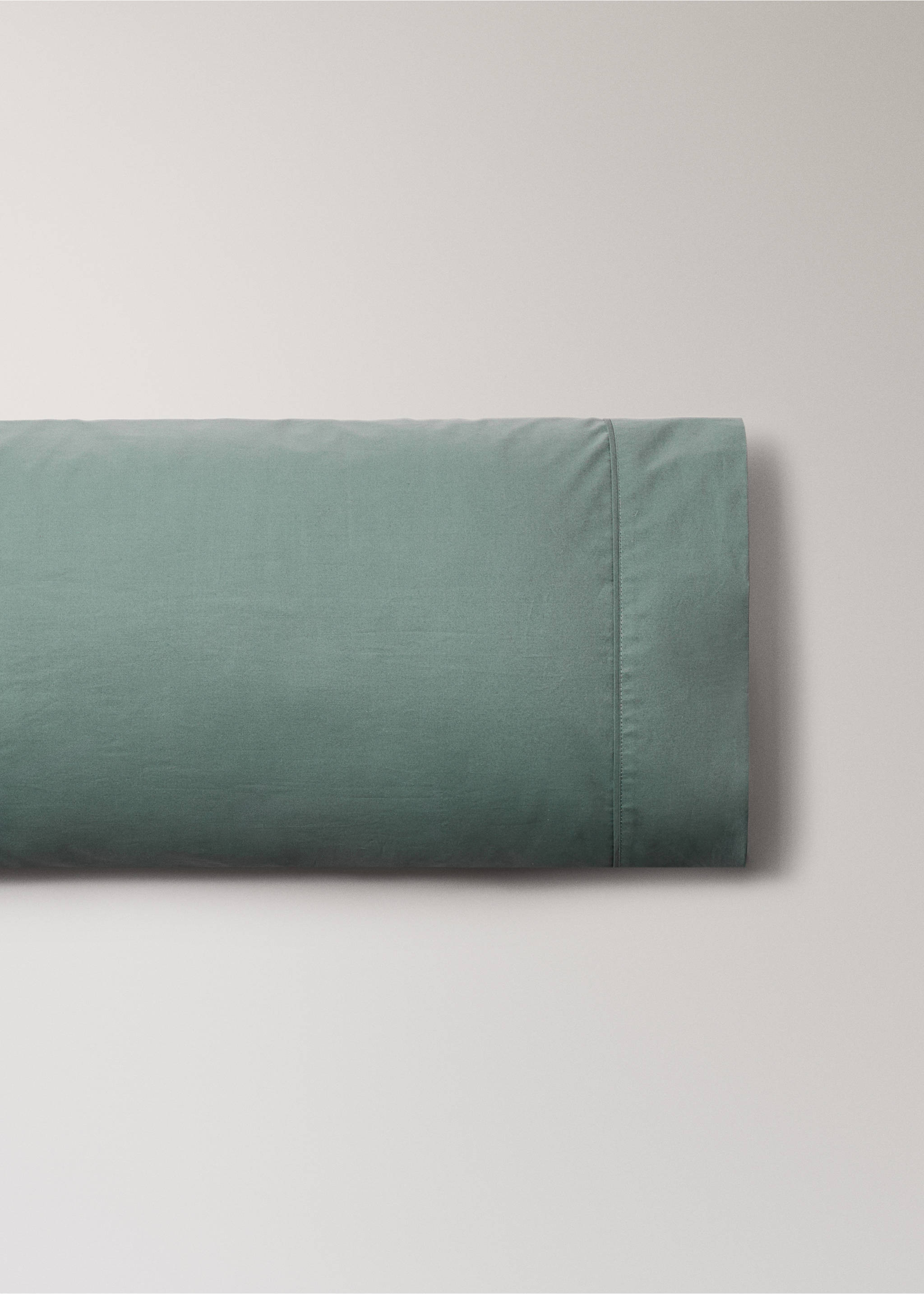 300-thread-count cotton percale pillowcase with piping detail, 45 x 110 cm - Article without model, Medium Green. Ref: 37022979-00.
