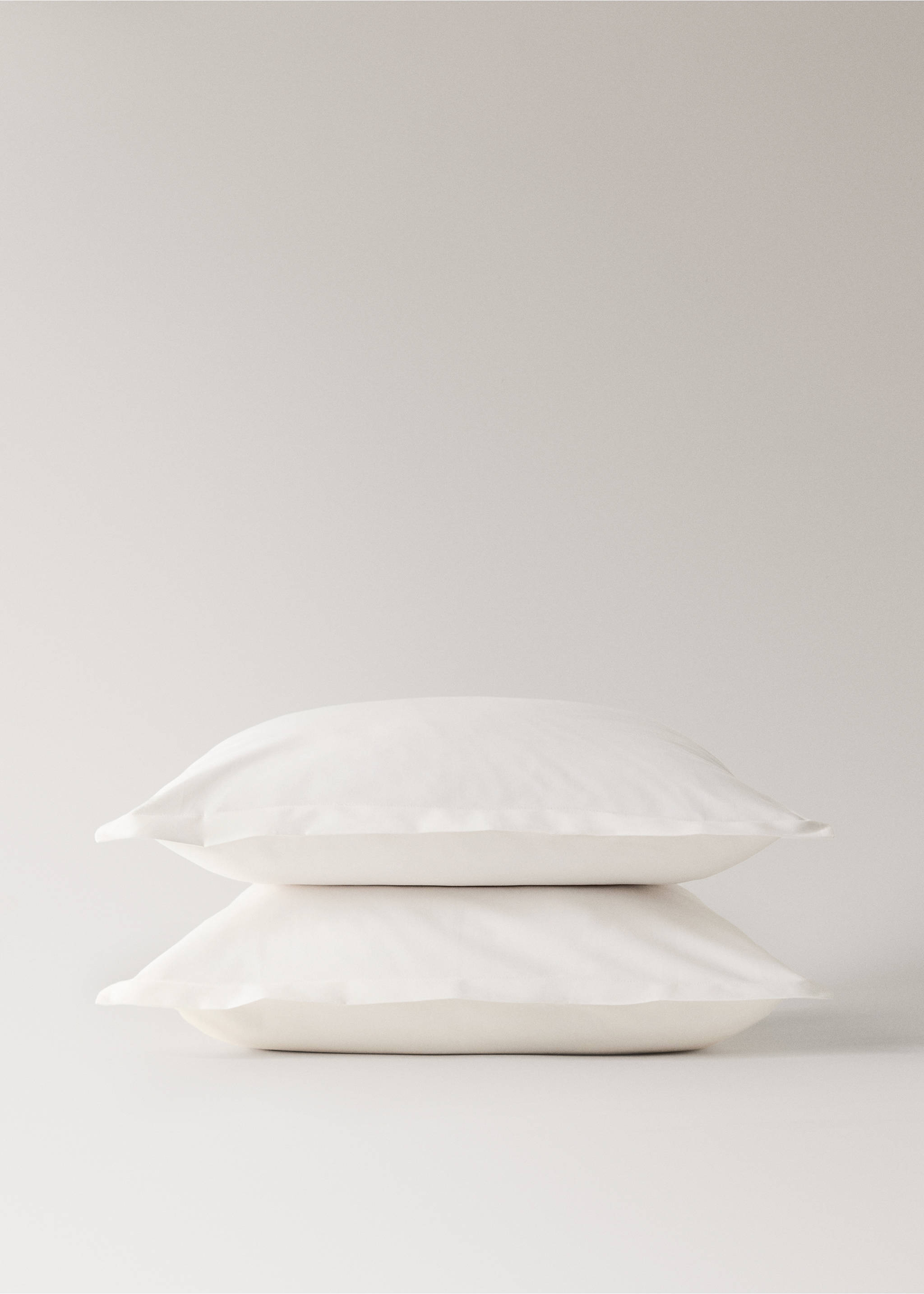 100% cotton sateen pillowcase 60 x 60 cm - Details of the article 2, Ecru. Ref: 37022982-00.