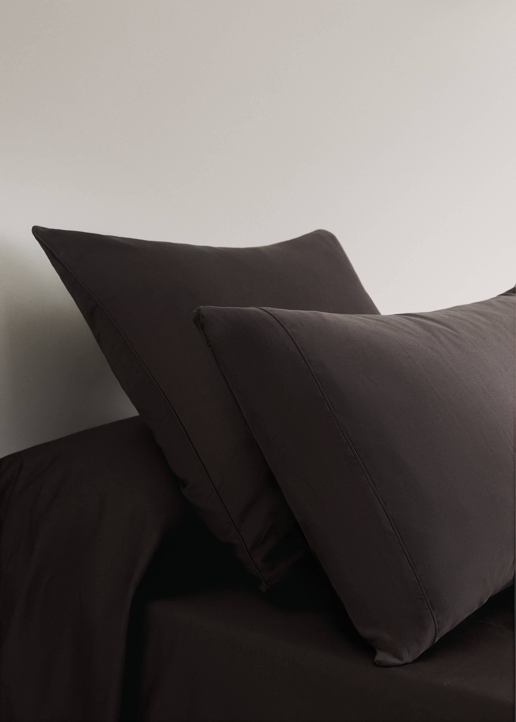 Two 600-thread cotton satin pillowcases 50x75 cm - General plane