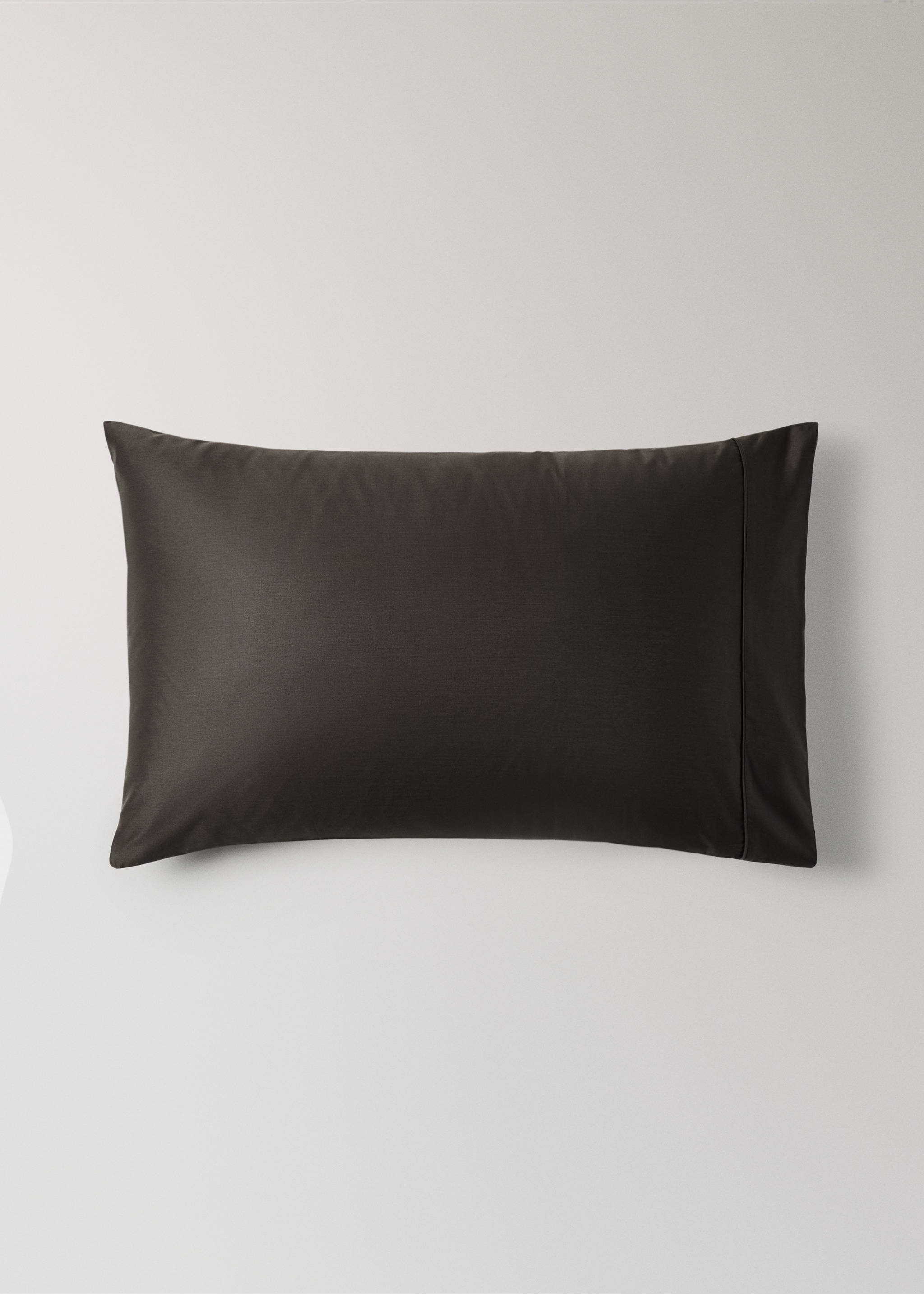 Deux taies d’oreiller coton satin 600 fils 50x75 cm - Article sans modèle, Marron. Ref: 37022989-00.