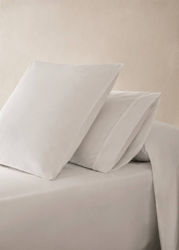 Two 600-thread count cotton satin pillowcases 60x60 cm — White