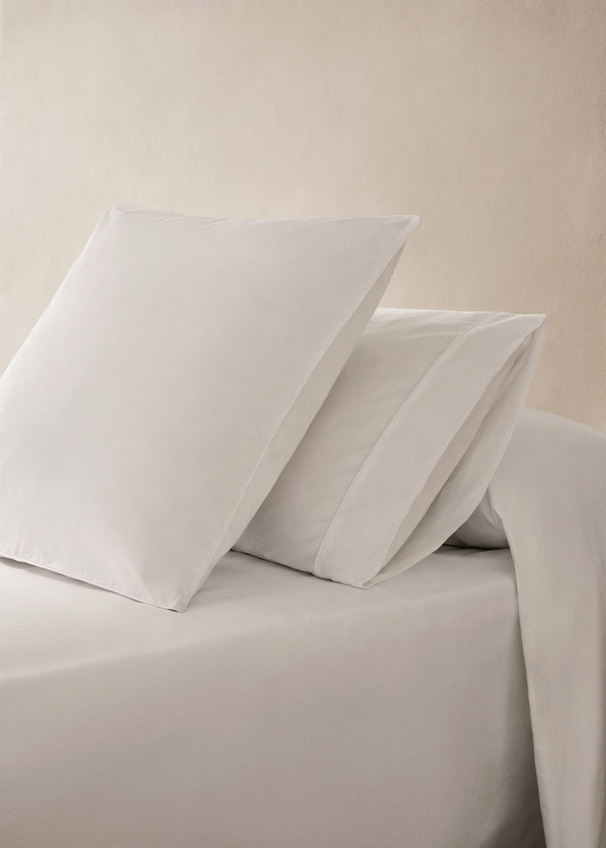 Two 600-thread count cotton satin pillowcases 60x60 cm - General plane