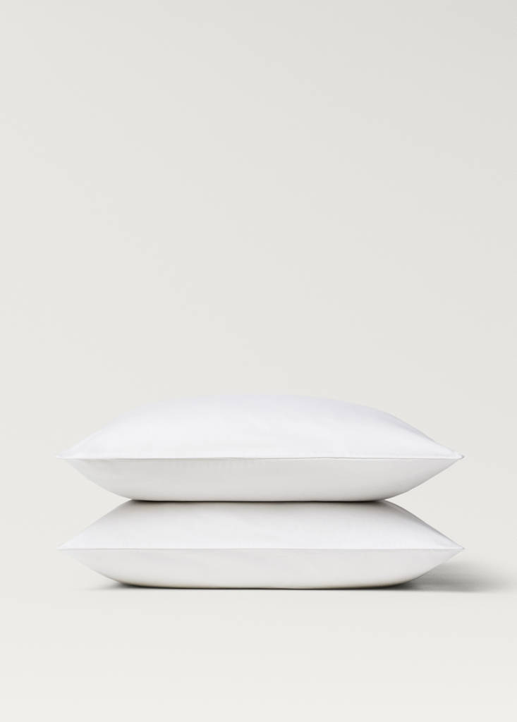 Two 600-thread count cotton satin pillowcases 60x60 cm — White