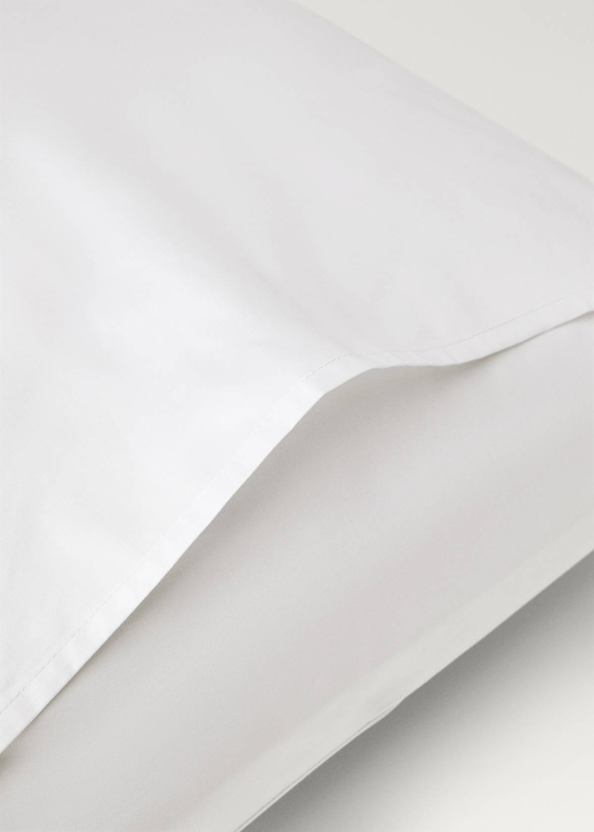 Two 600-thread count cotton satin pillowcases 60x60 cm — White