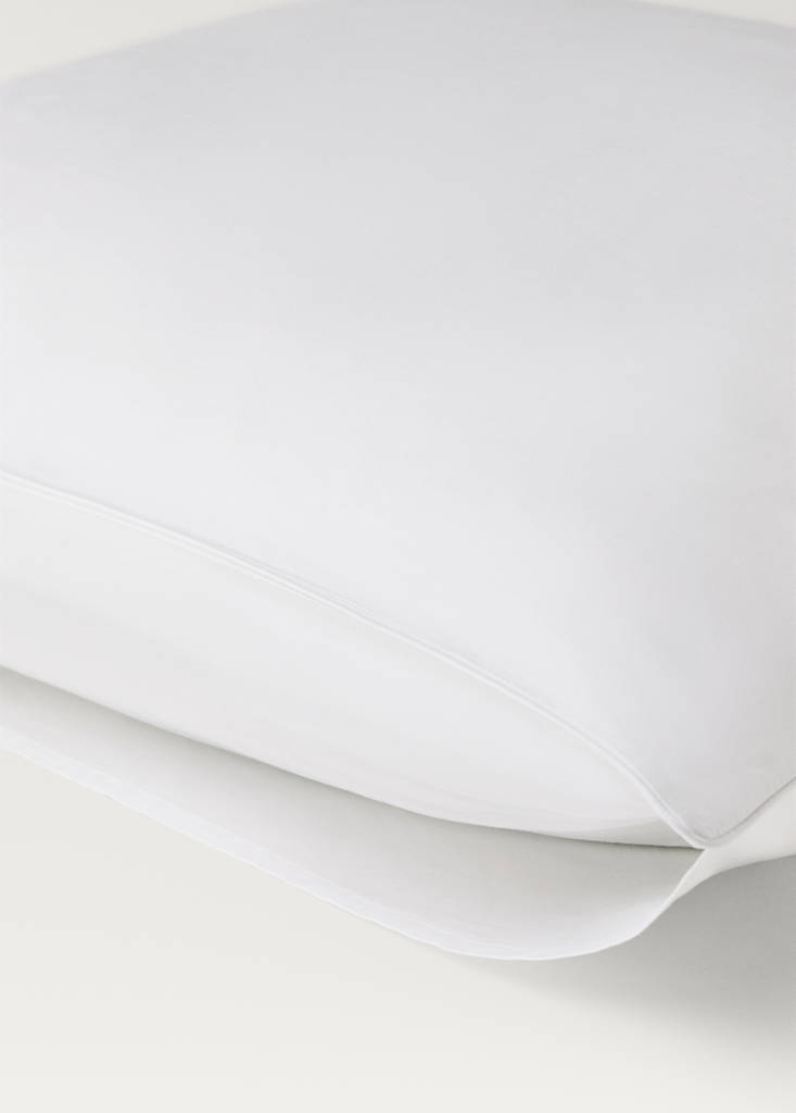 Two 600-thread count cotton satin pillowcases 60x60 cm — White