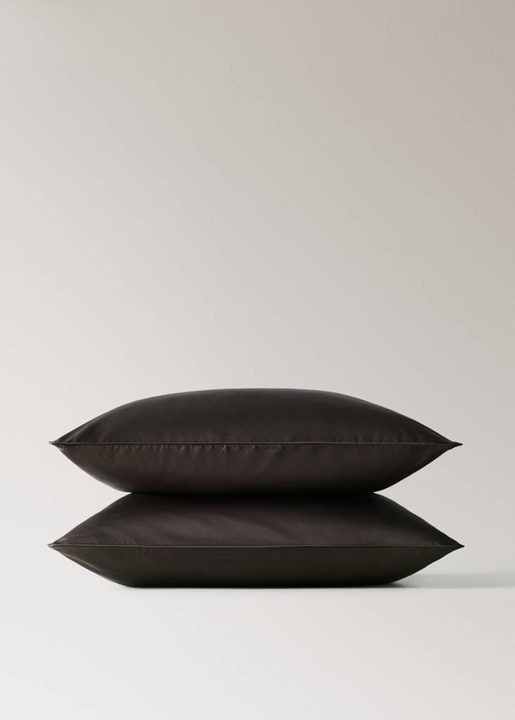 Two 600-thread count cotton satin pillowcases 60x60 cm — Brown