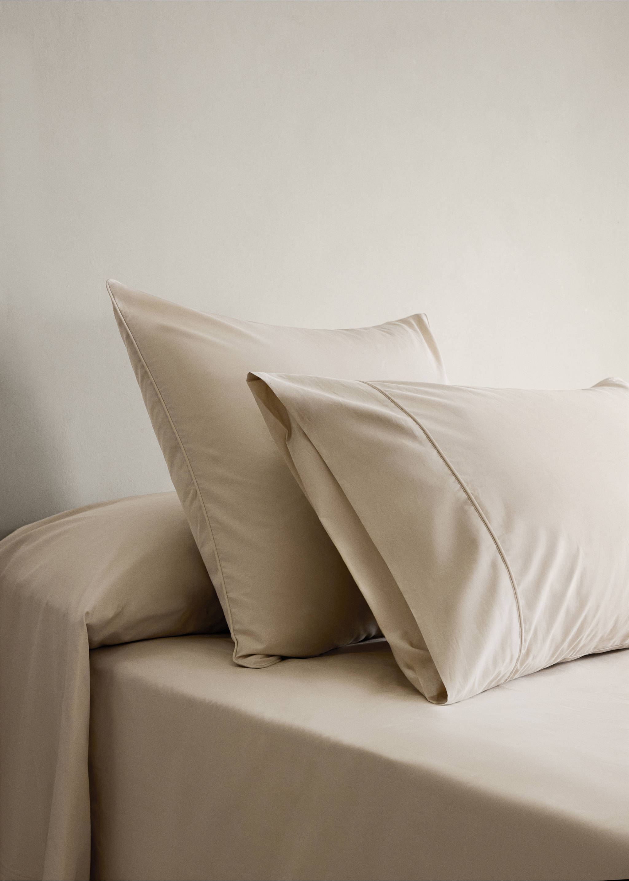 Two 500-thread-count cotton percale pillowcases with piped finish 45x110 cm - General plane, Sand. Ref: 37022999-00.