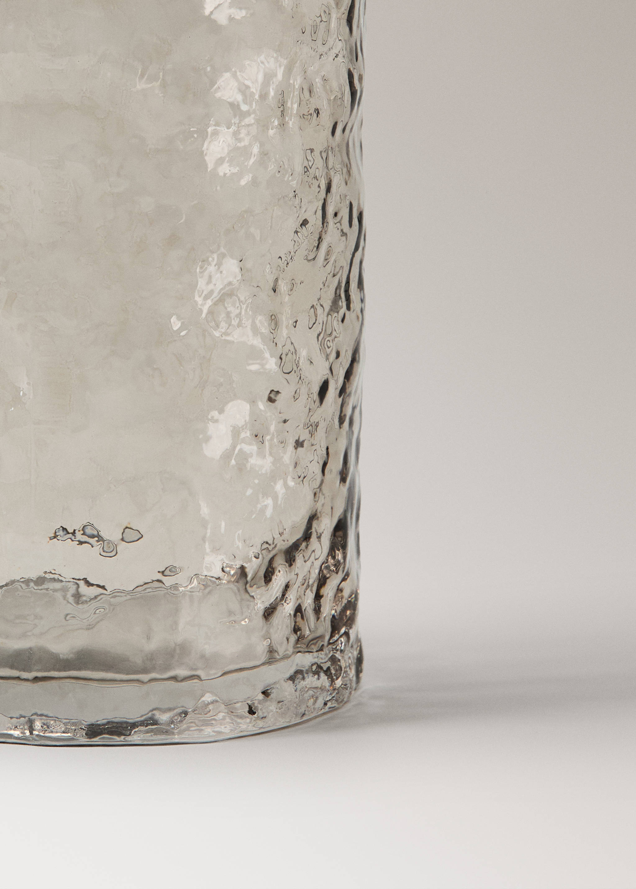 100% relief glass vase - Details of the article 2