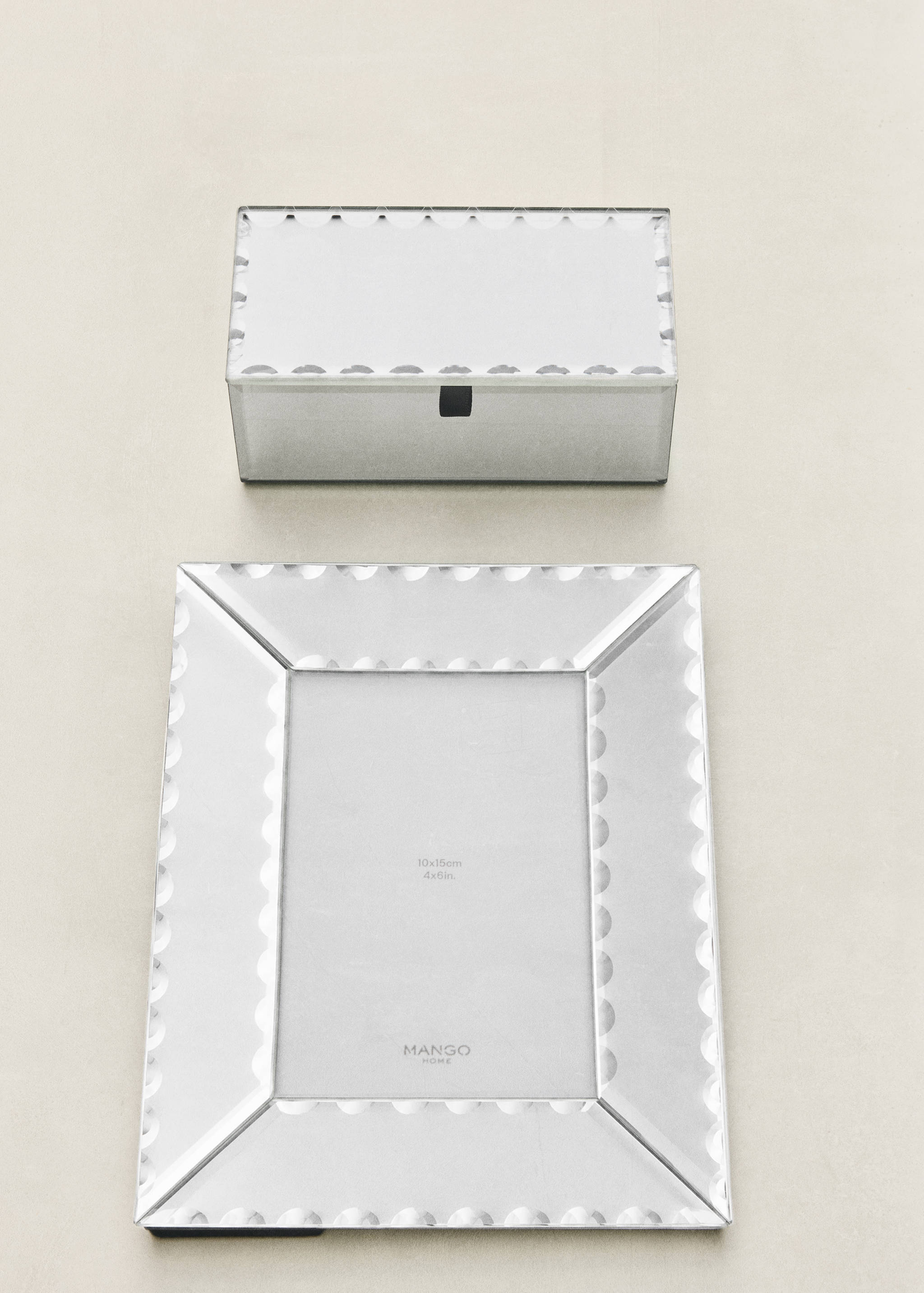 Rectangular mirrored photo frame with scalloped edges.