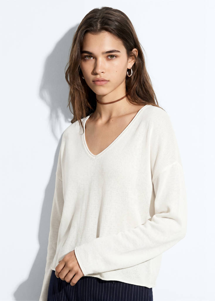 V-neck knit sweater — White