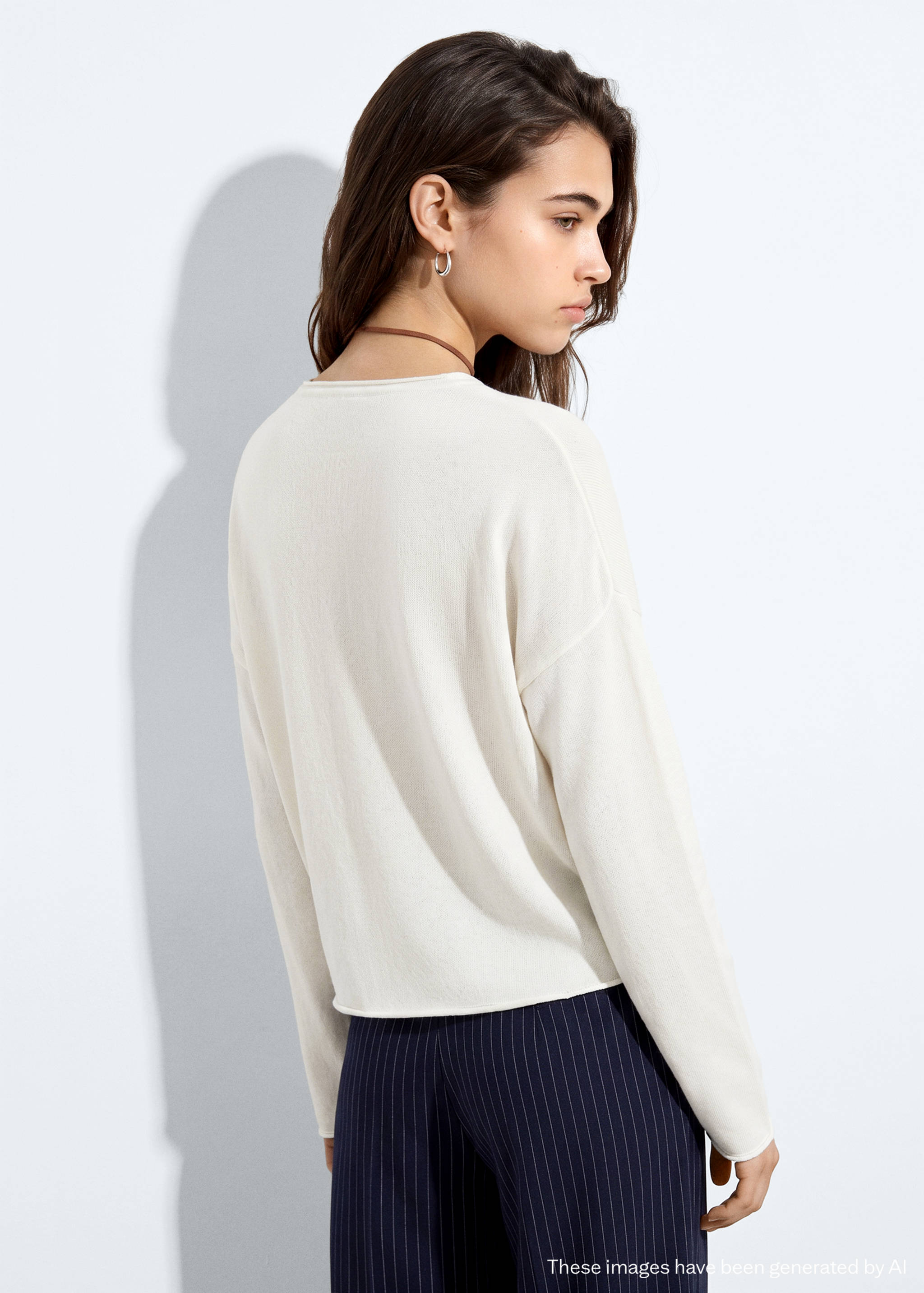 V-neck knit sweater - Reverse of the article