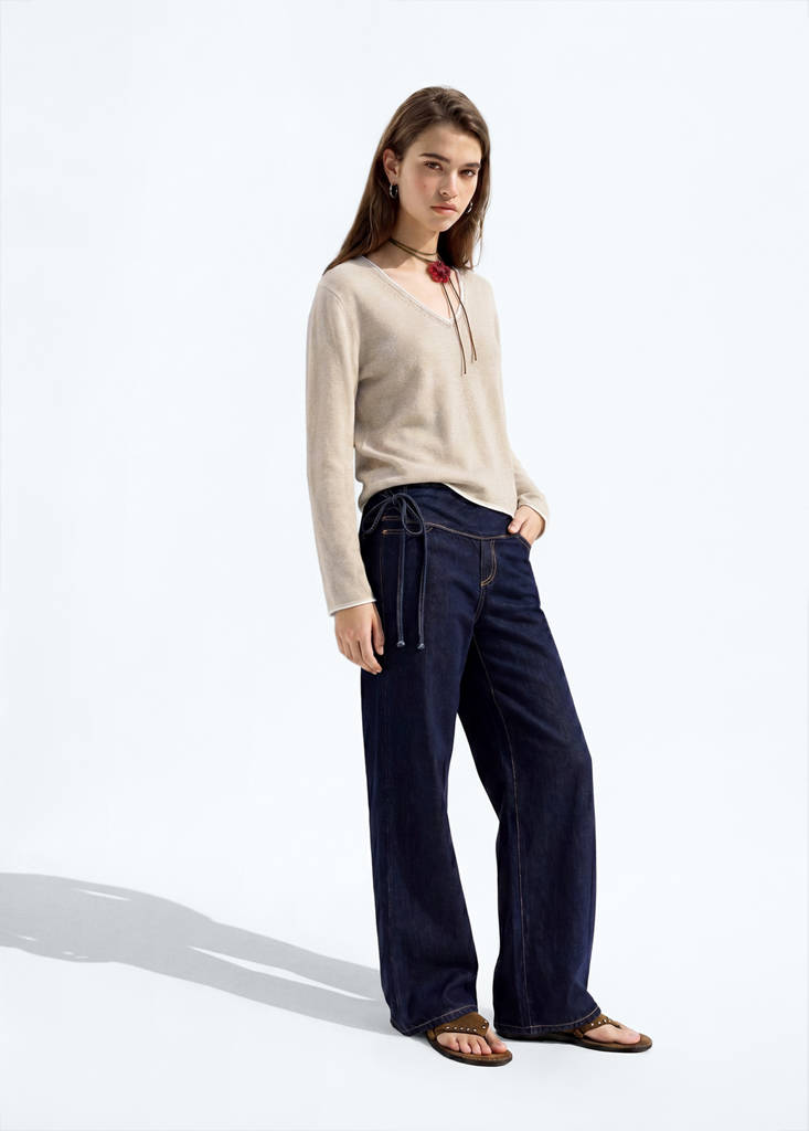 V-neck jumper with contrast trims — Sand