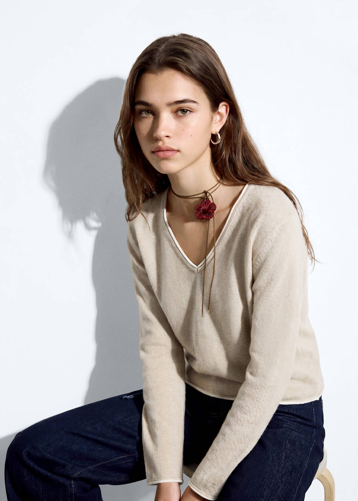 V-neck jumper with contrast trims — Sand
