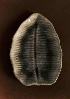 Stoneware leaf dish — Medium Brown 5