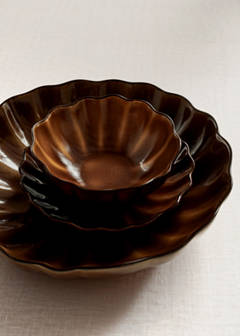 Wavy stoneware bowl — Chocolate 1
