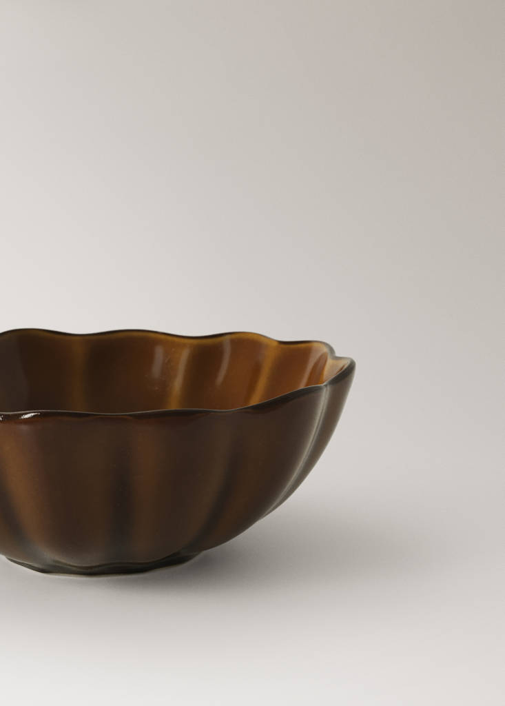 Wavy stoneware bowl — Chocolate