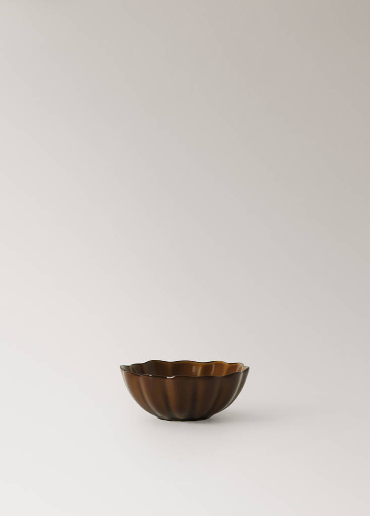 Wavy stoneware bowl — Chocolate
