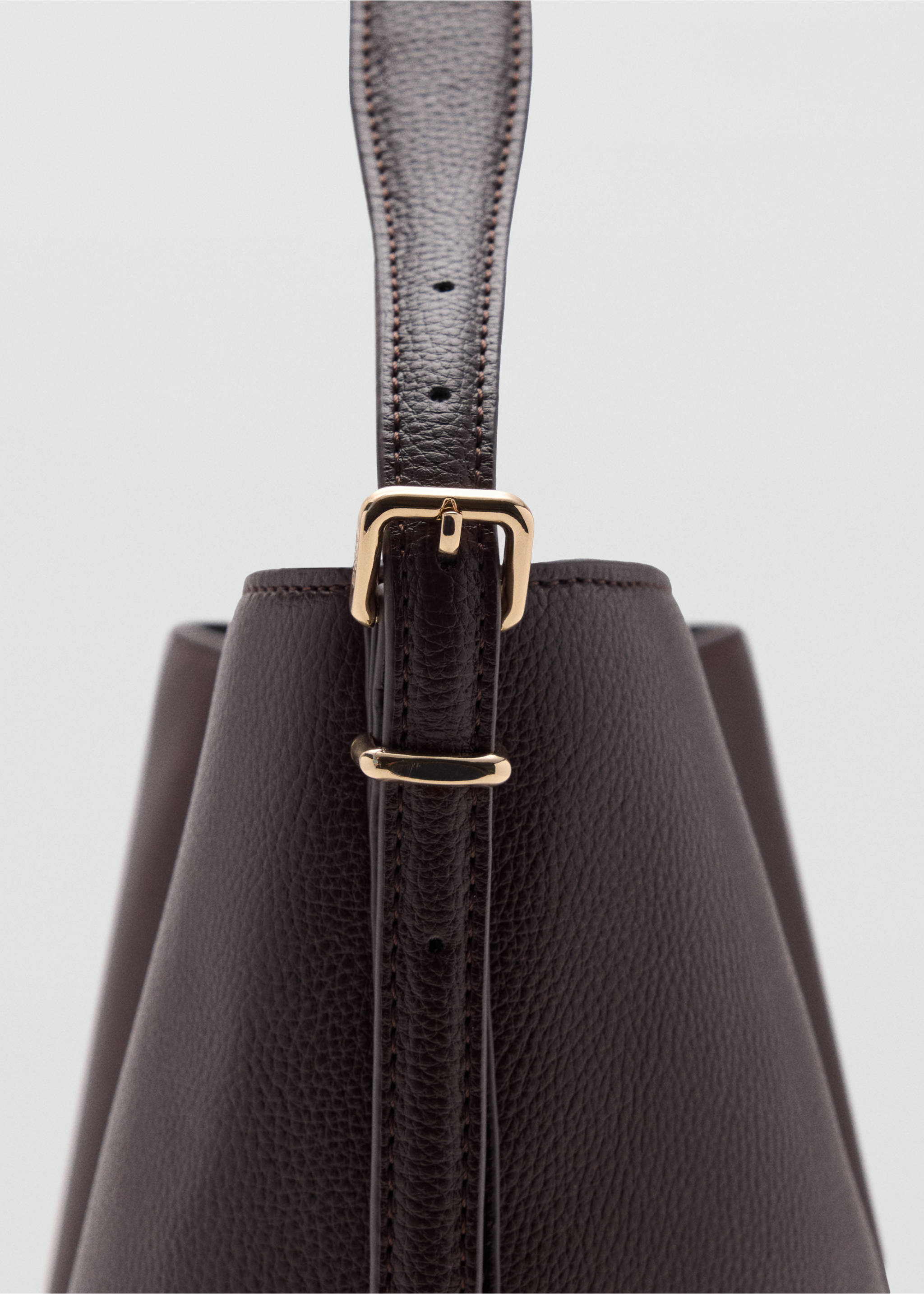 Bucket bag with buckle - Details of the article 1, Chocolate. Ref: 37023318-00.