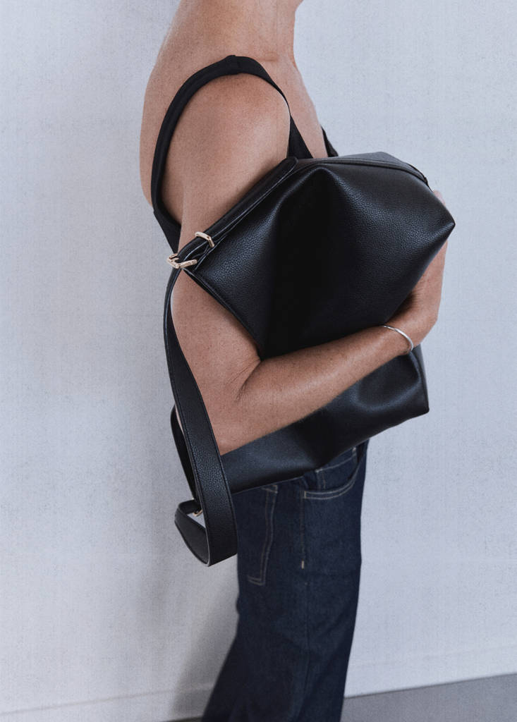 Large bucket bag buckle — Black