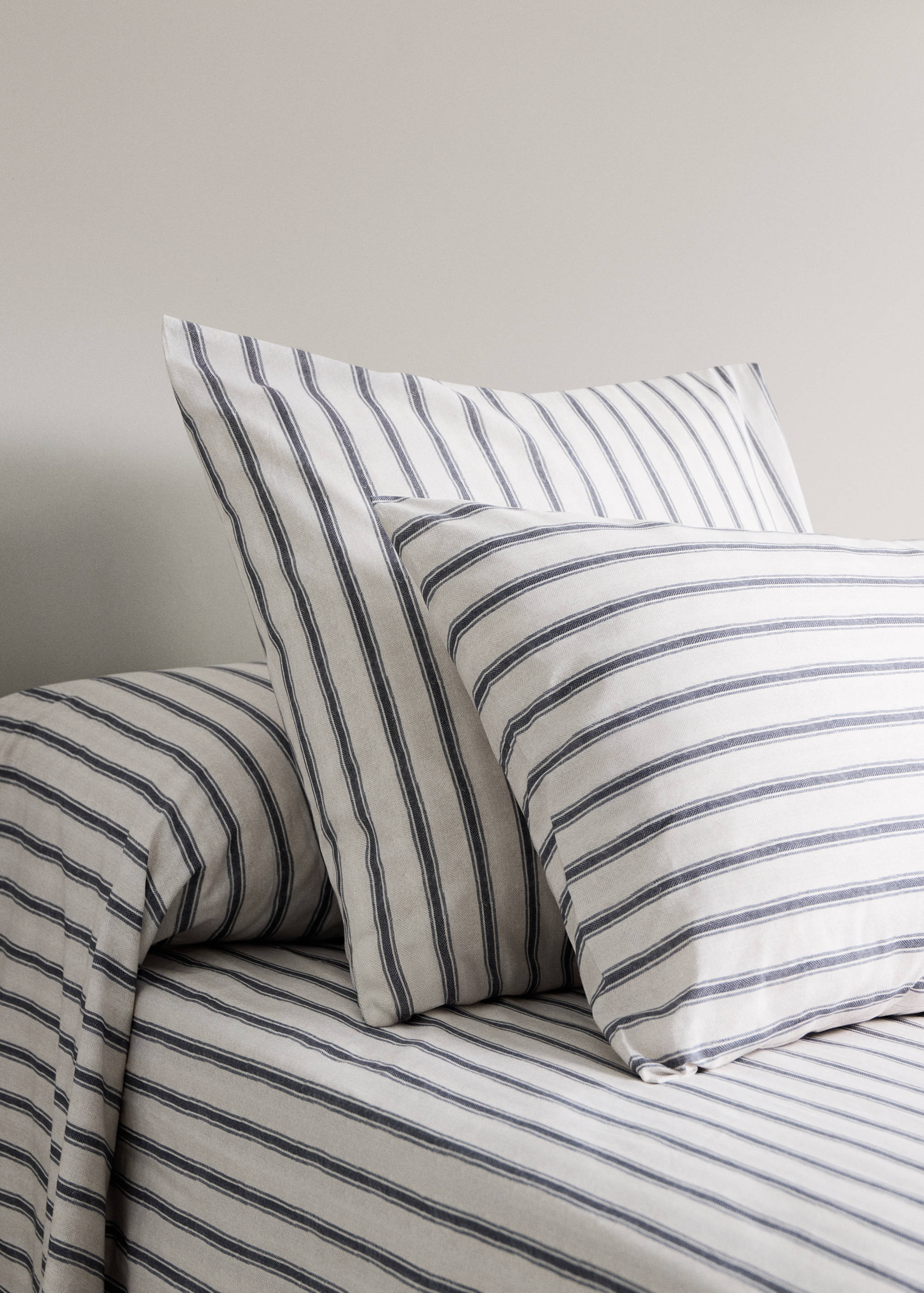 Pack of 2 cotton striped pillowcases 60x60cm - General plane