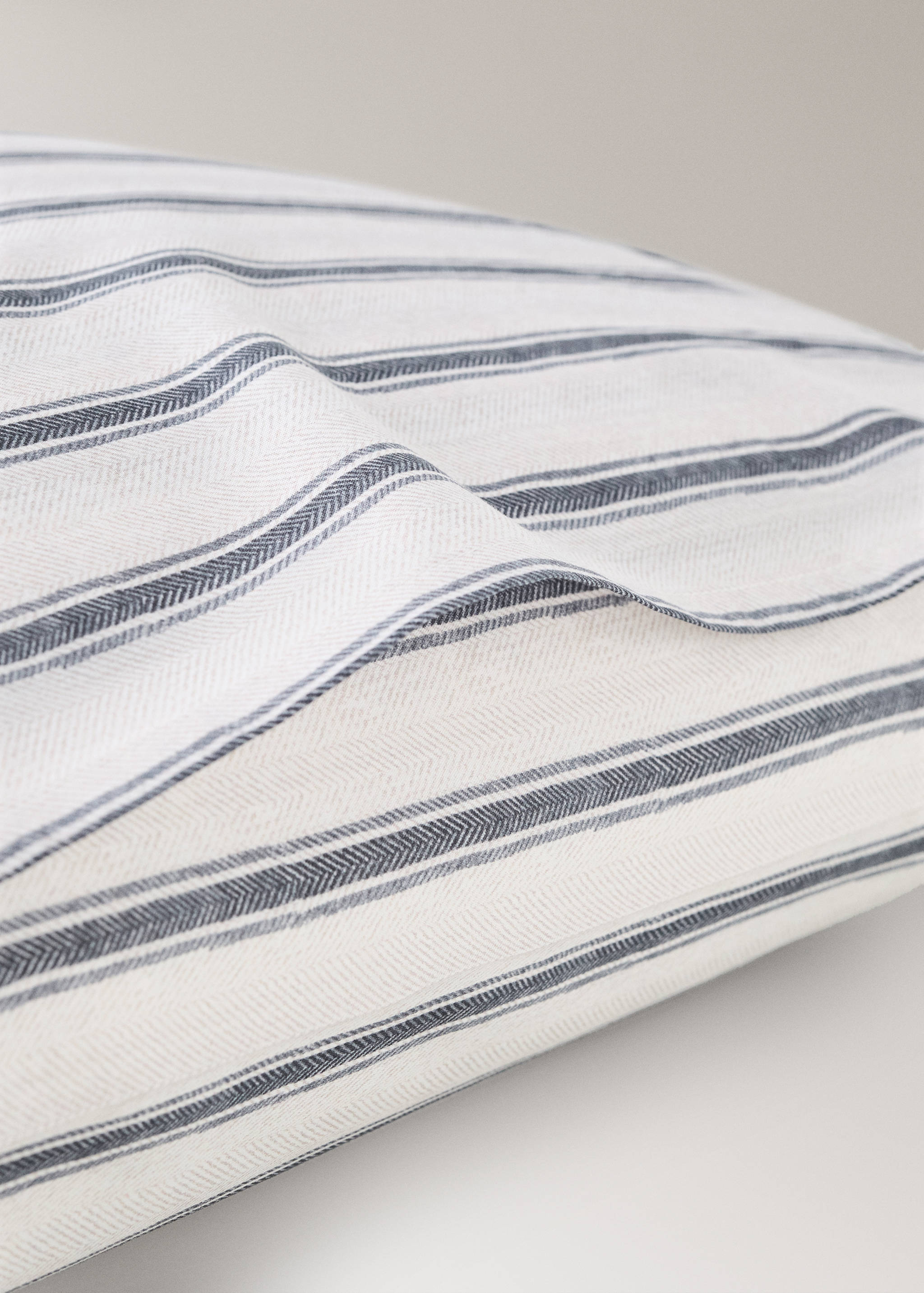 Pack of 2 cotton striped pillowcases 60x60cm - Details of the article 1