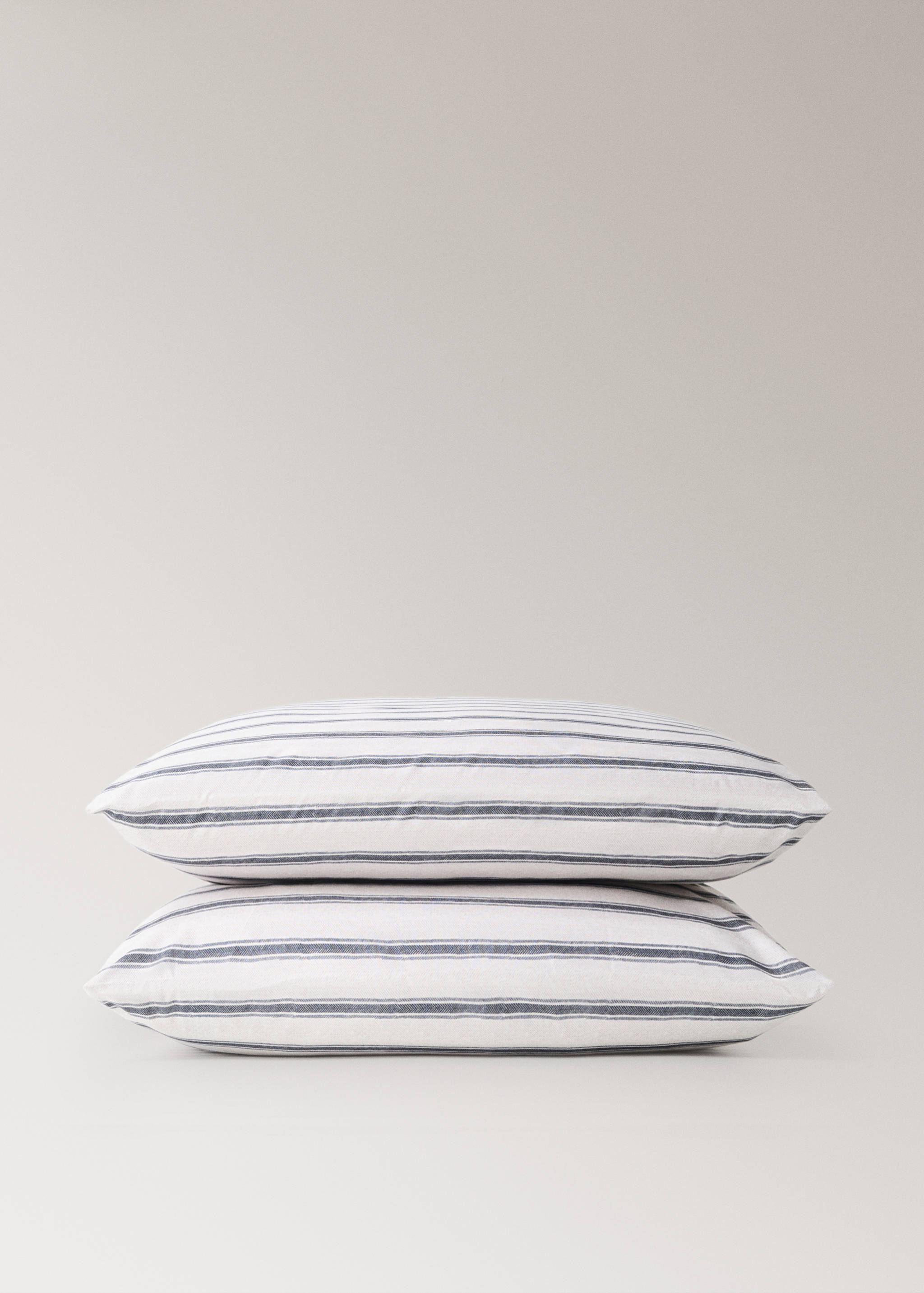 Pack of 2 cotton striped pillowcases 60x60cm - Details of the article 3