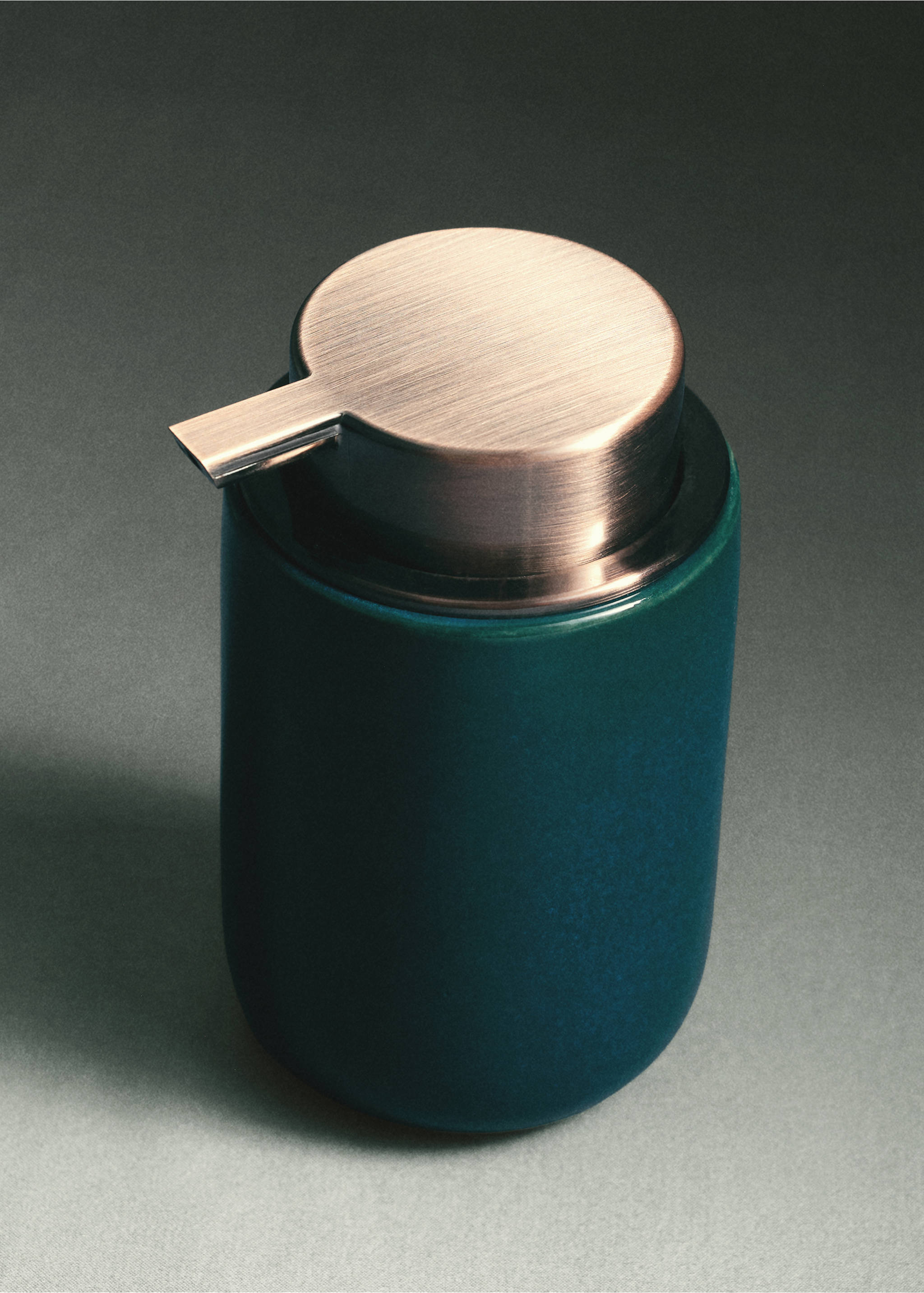 Ceramic soap dispenser - Details of the article 7, Petrol Blue. Ref: 37023859-00.