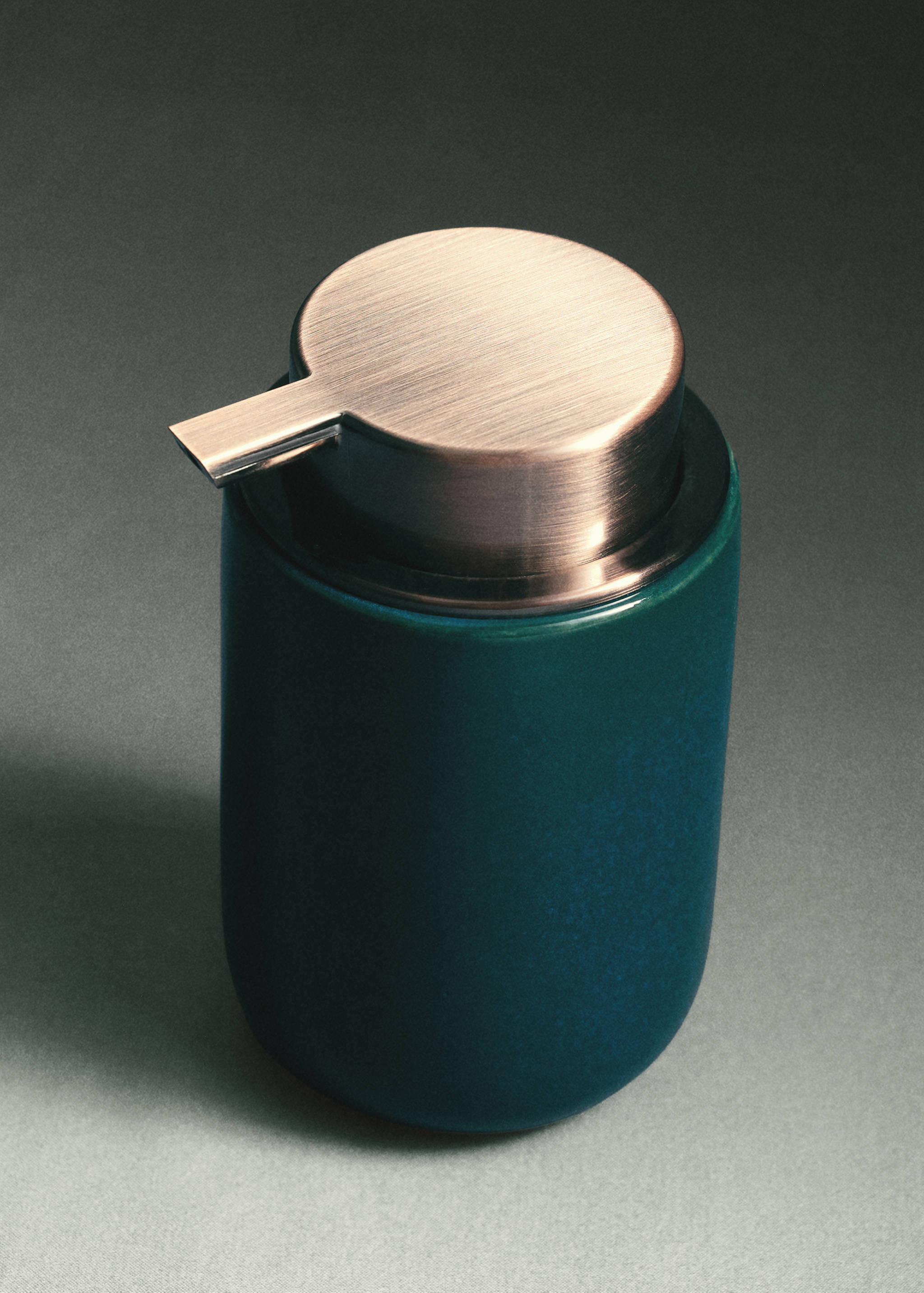 Ceramic soap dispenser - Details of the article 7