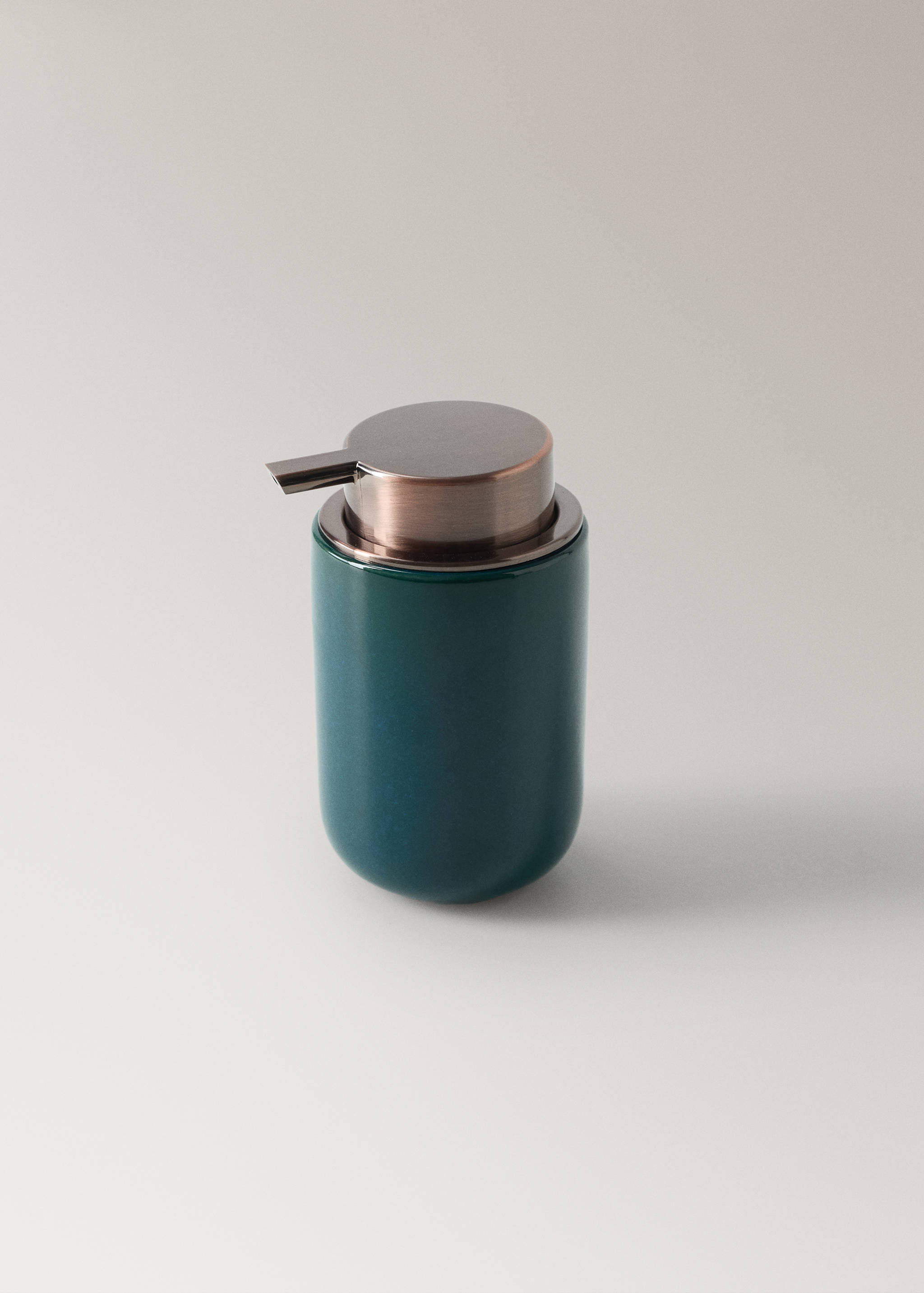 Ceramic soap dispenser - Details of the article 2