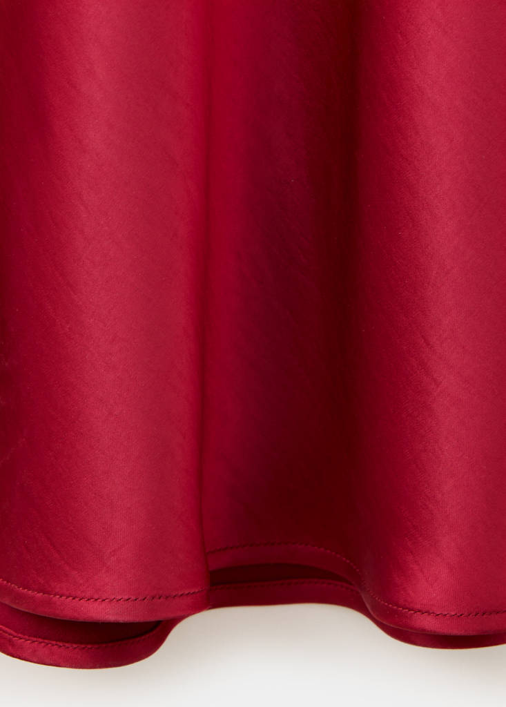 Satin dress with shoulder pads — Red
