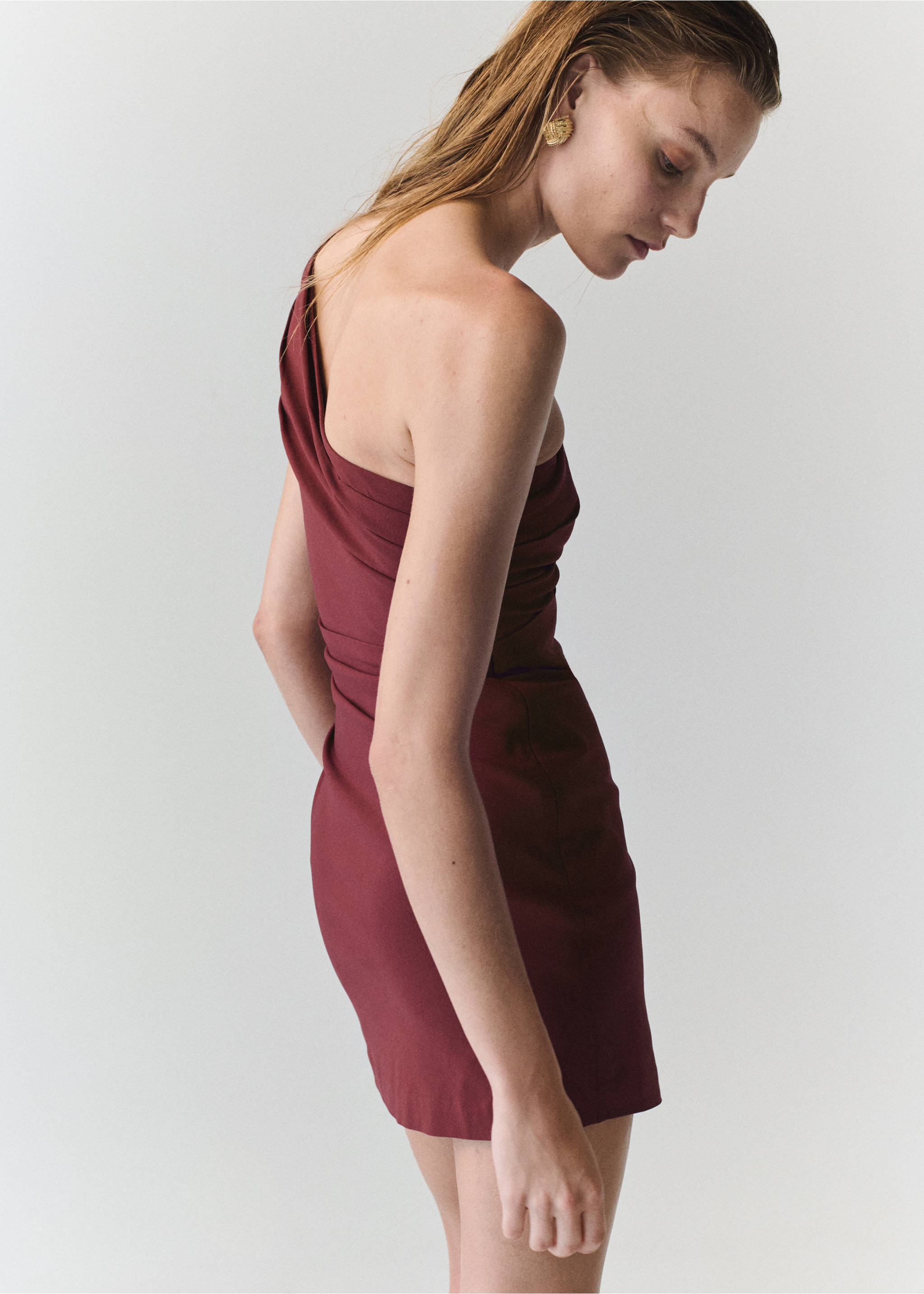 Asymmetrical pleated dress - Reverse of the article, Burgundy. Ref: 37023863-00.