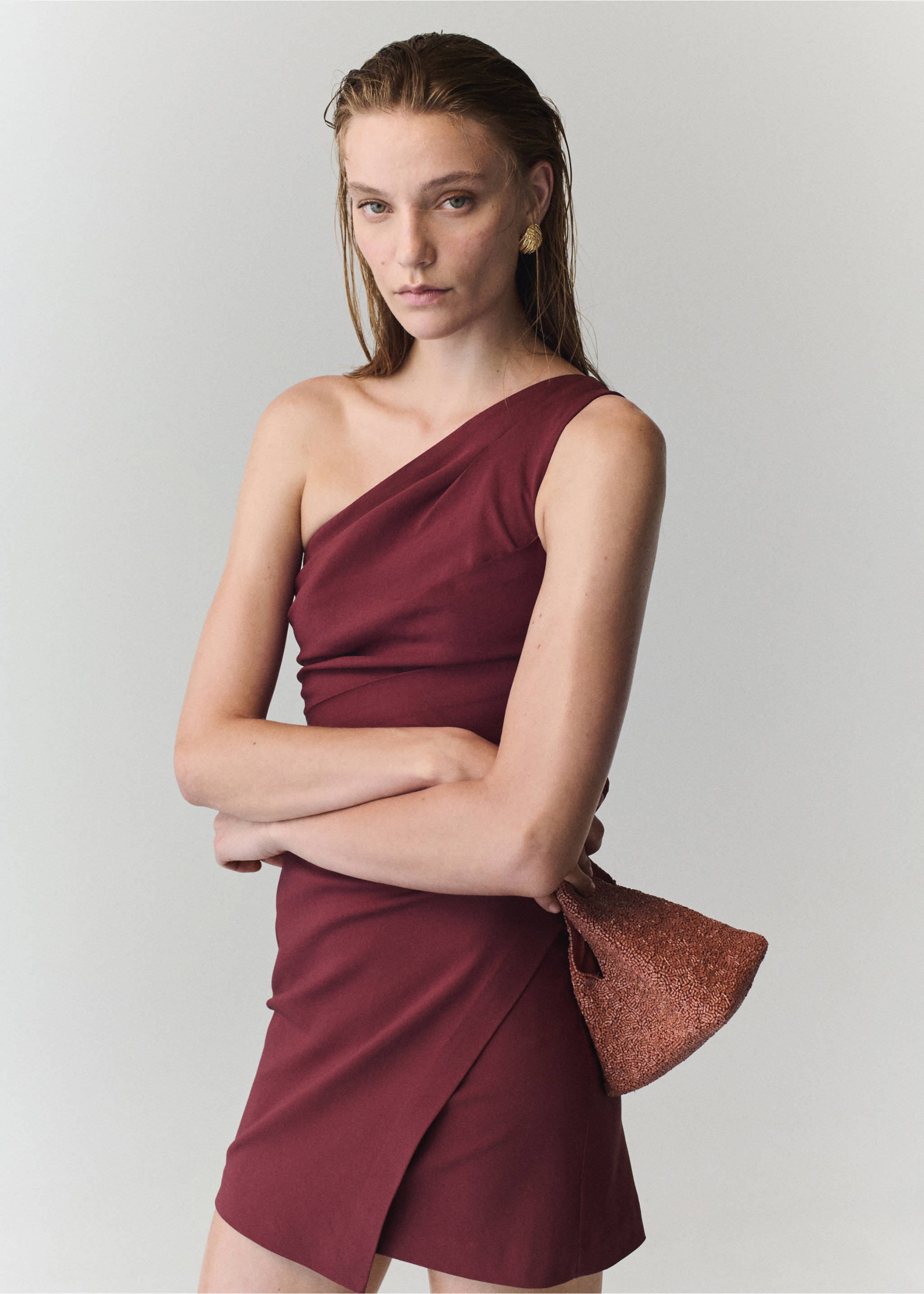 Asymmetrical pleated dress - Details of the article 1, Burgundy. Ref: 37023863-00.