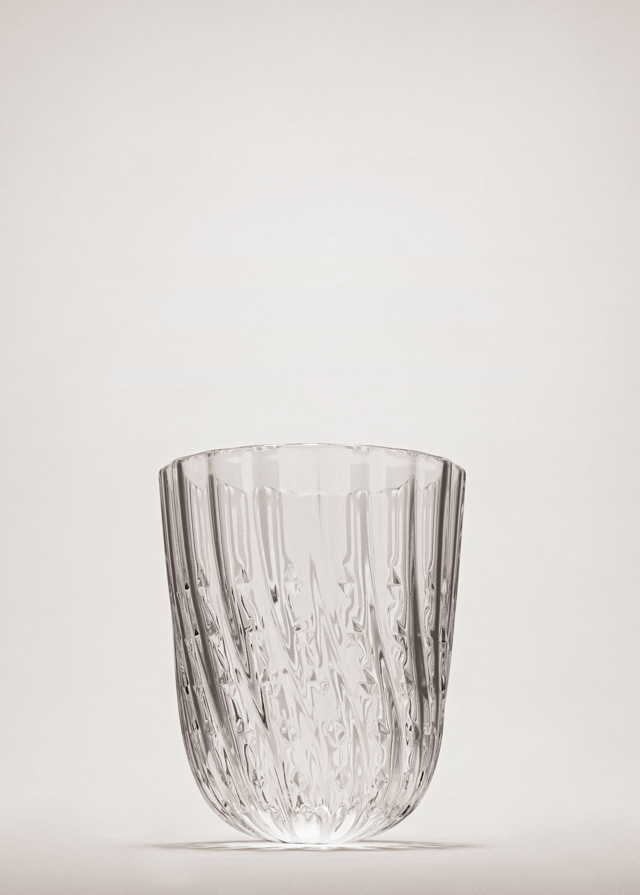 Embossed glass goblet - General plane
