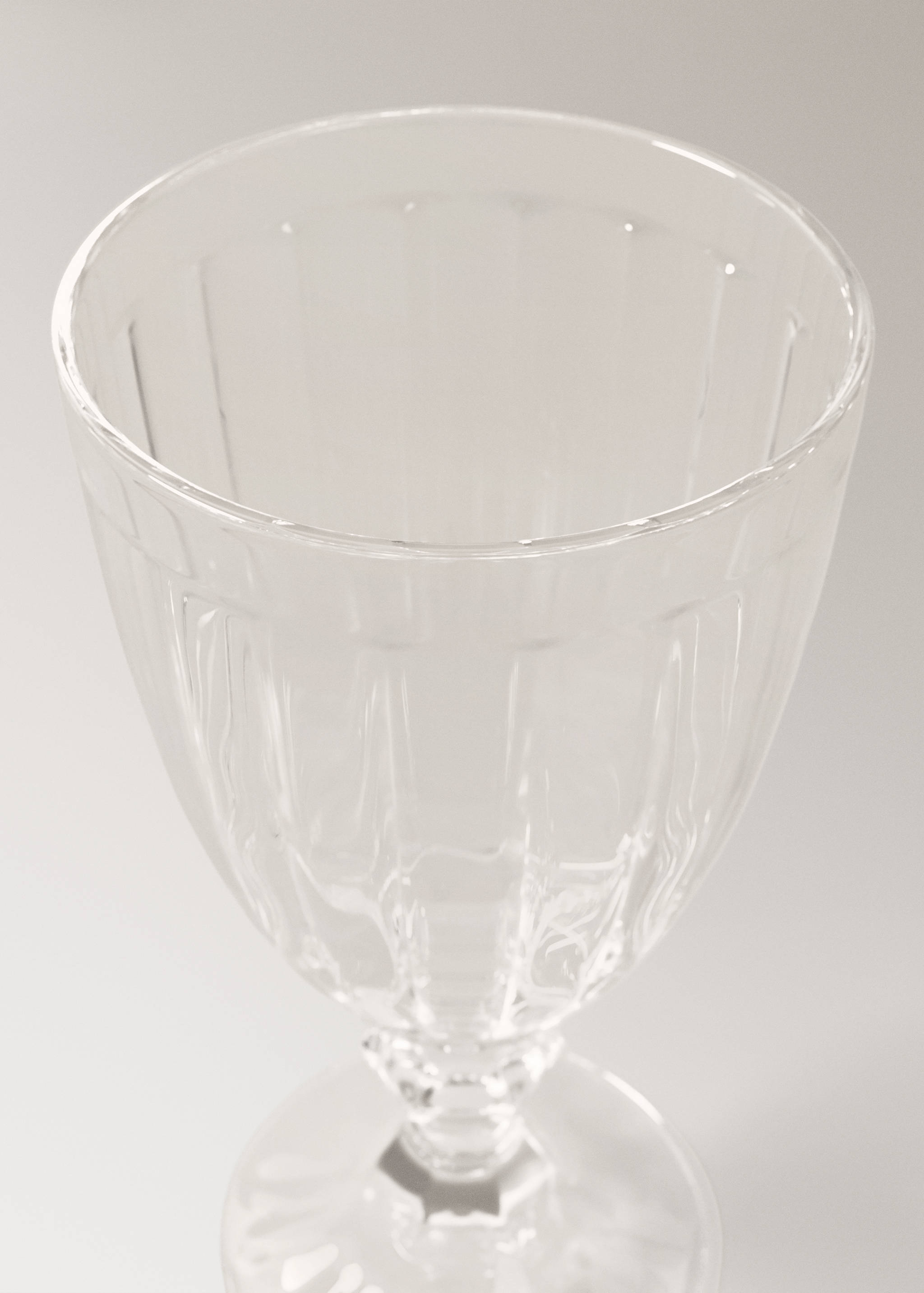 Embossed glass goblet - Details of the article 1