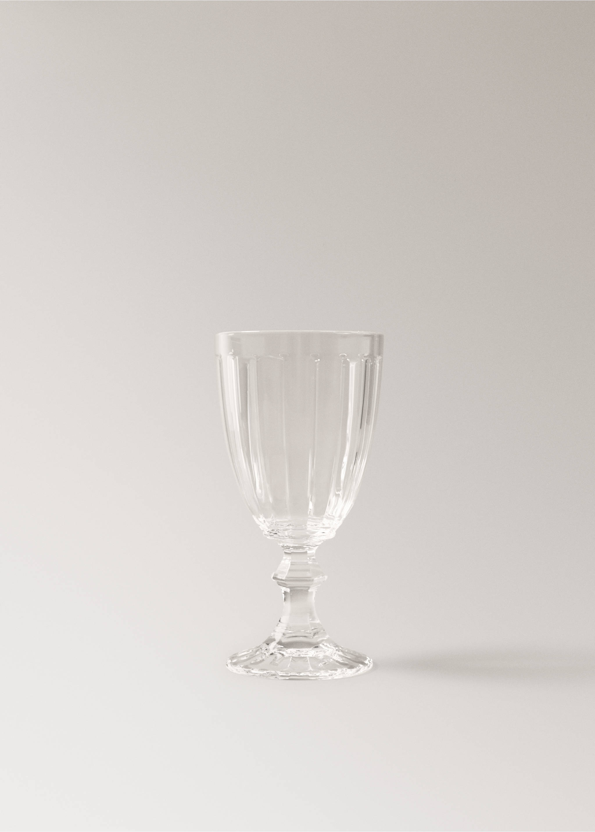 Embossed glass goblet - Article without model, Black. Ref: 37023868-00.