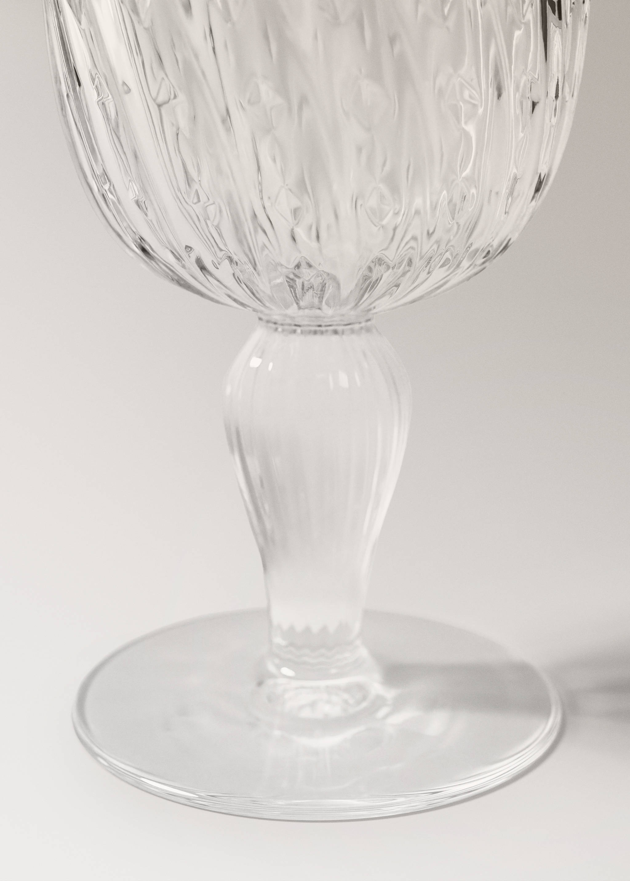 Embossed glass goblet - Details of the article 2