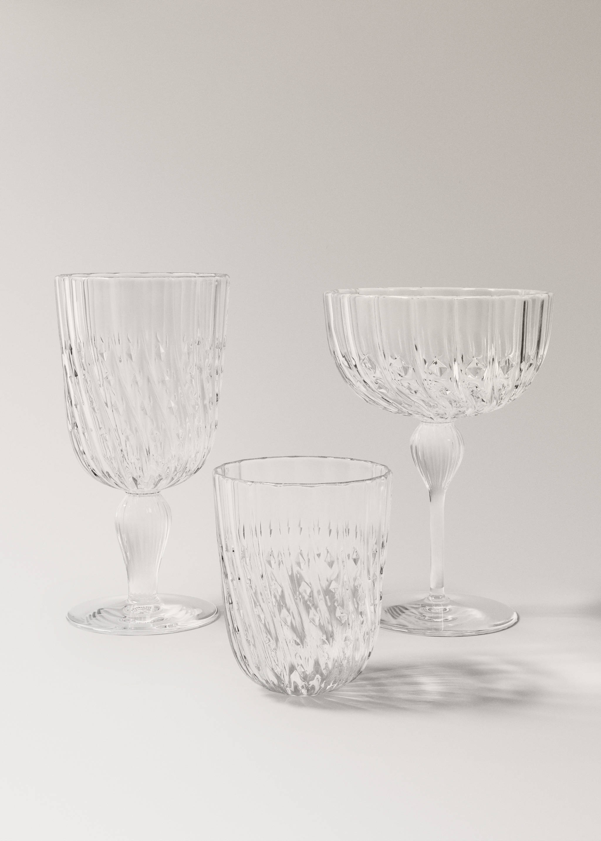Embossed glass goblet - Details of the article 3