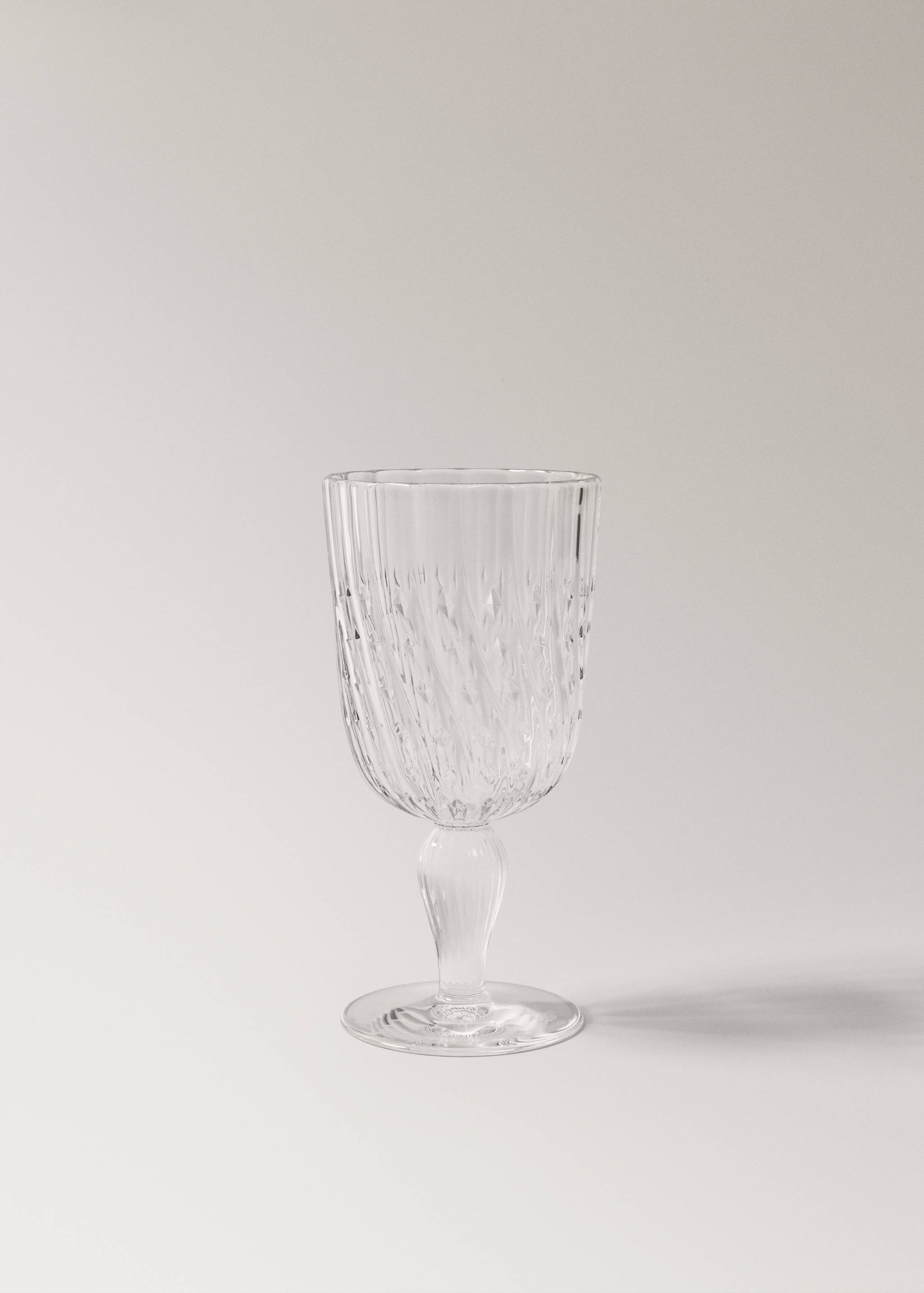 Embossed glass goblet - Article without model
