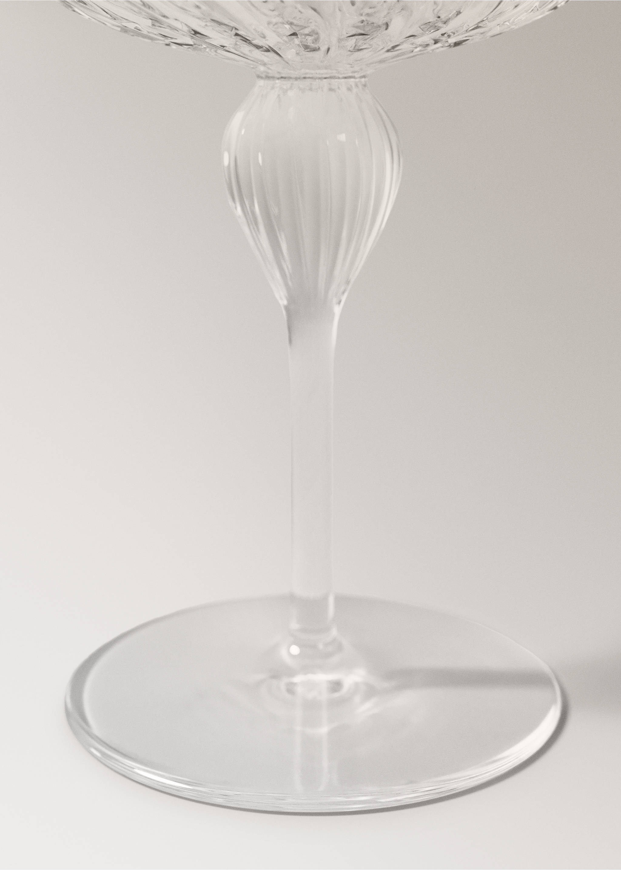Clear glass cup - Details of the article 2, Black. Ref: 37023870-00.