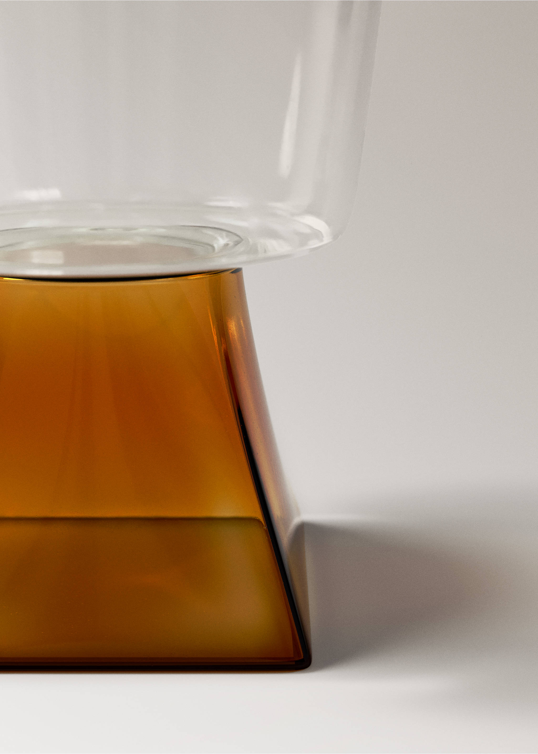 Glass tumbler with colored base - Details of the article 1, Orange. Ref: 37023872-00.